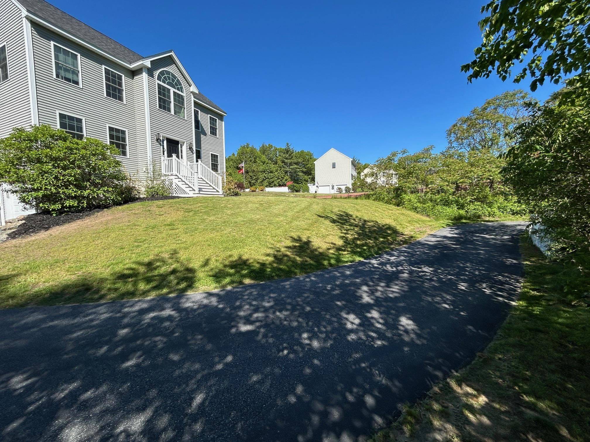 Sandown, NH 03873,48 Waterford DR