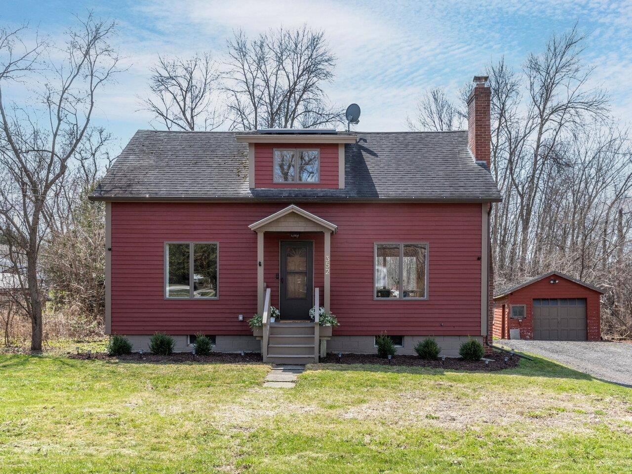 St. Albans Town, VT 05478,352 Lake RD