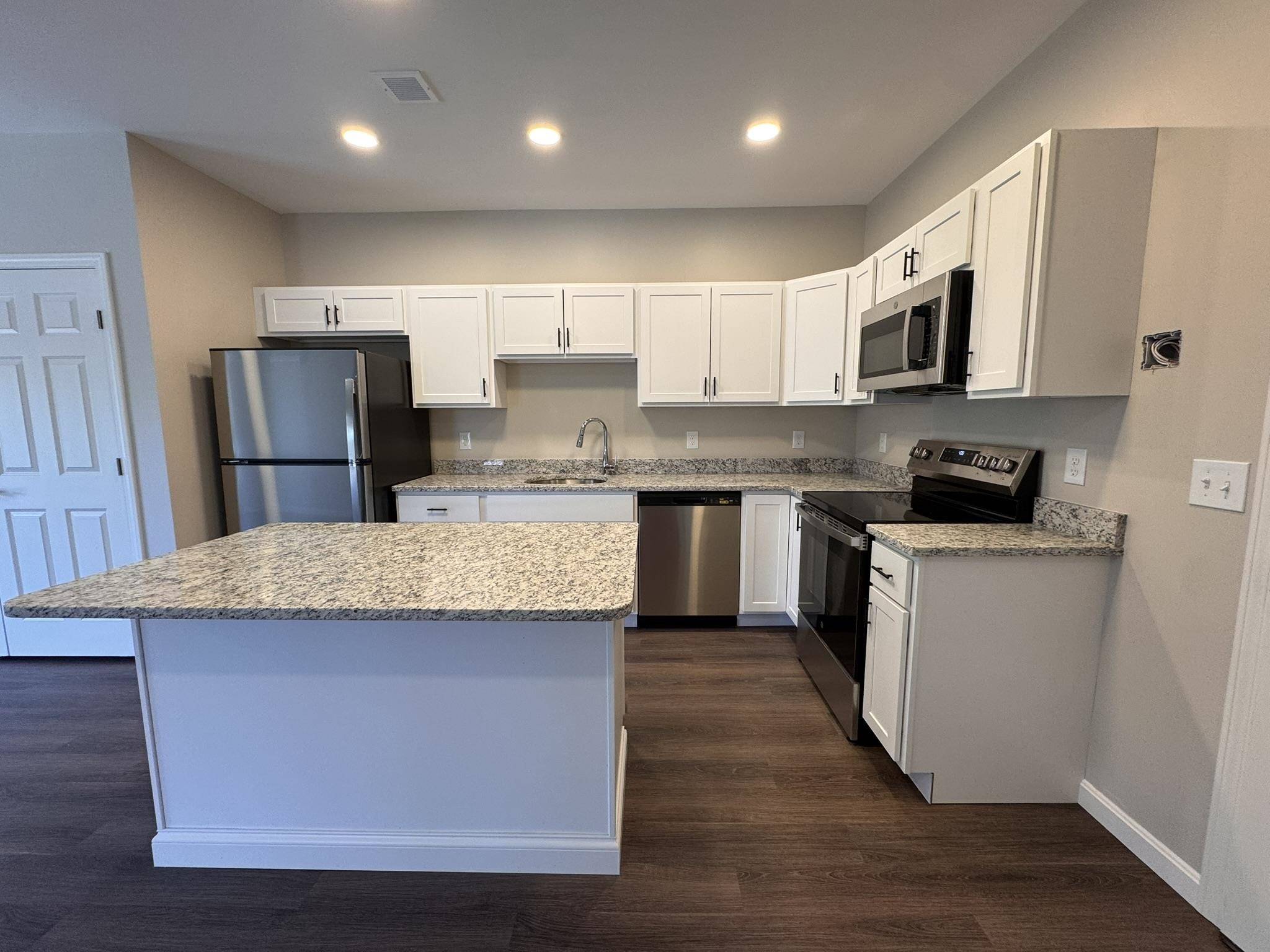 Londonderry, NH 03053,217 Rockingham RD #303