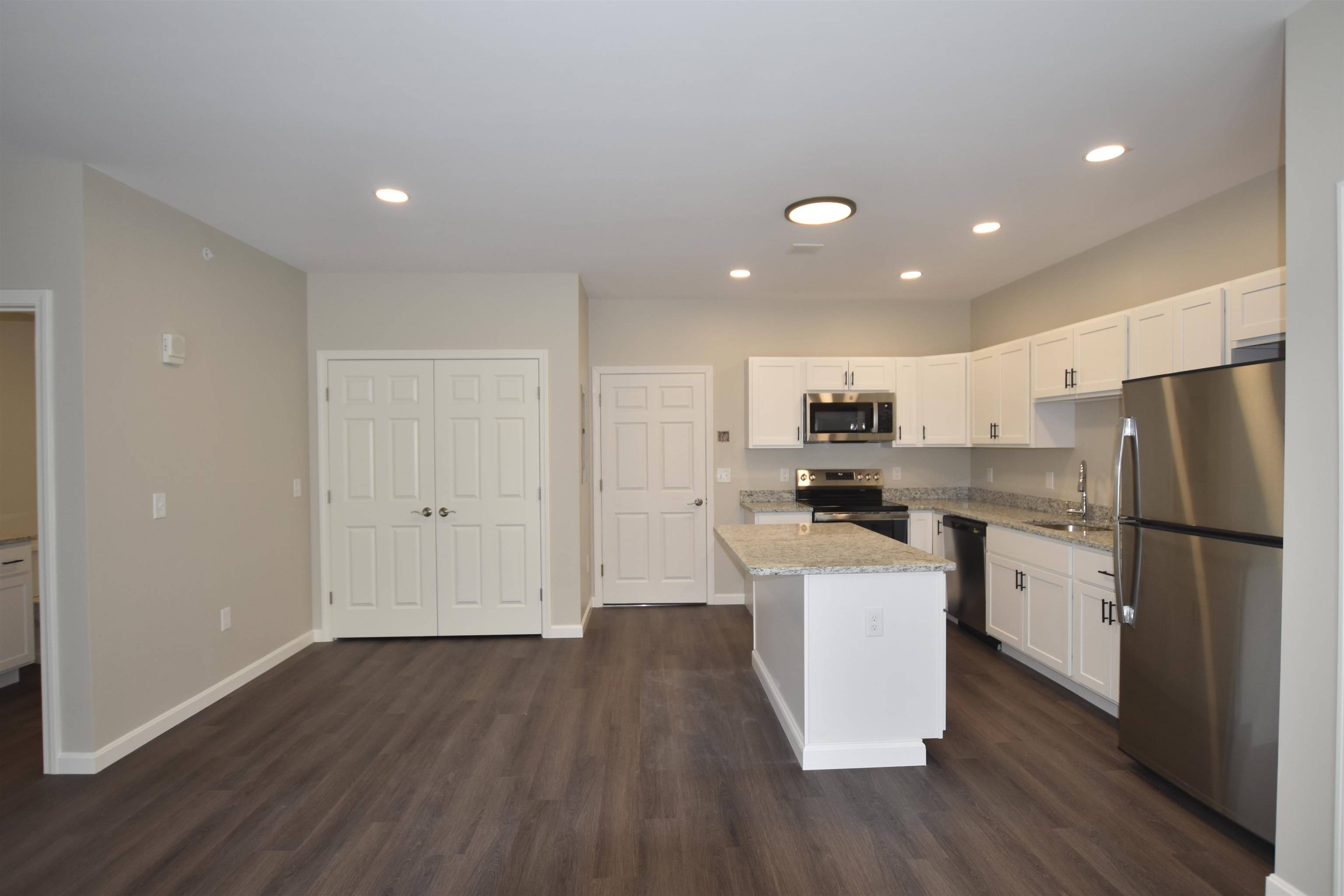 Londonderry, NH 03053,217 Rockingham RD #305