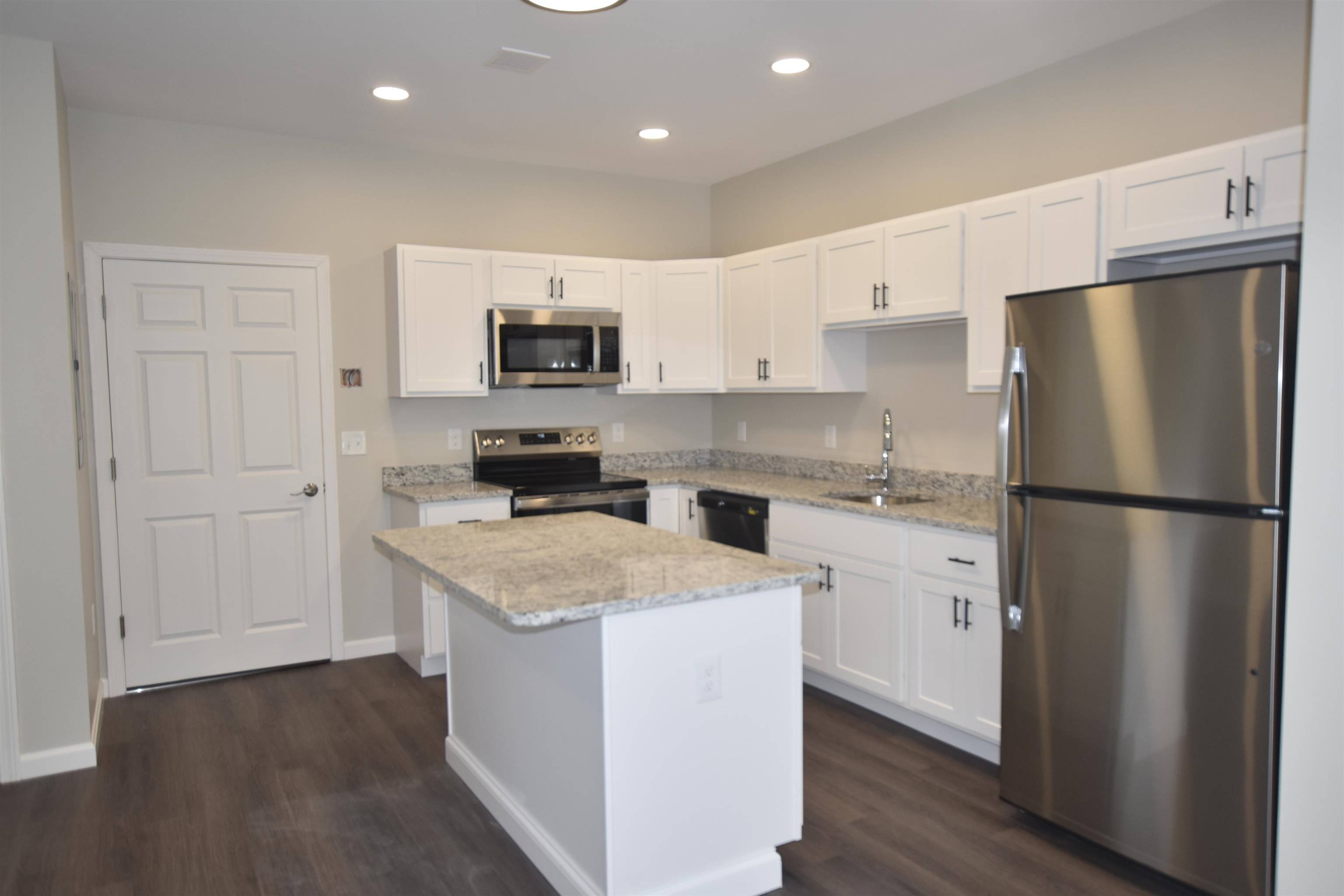 Londonderry, NH 03053,217 Rockingham RD #305