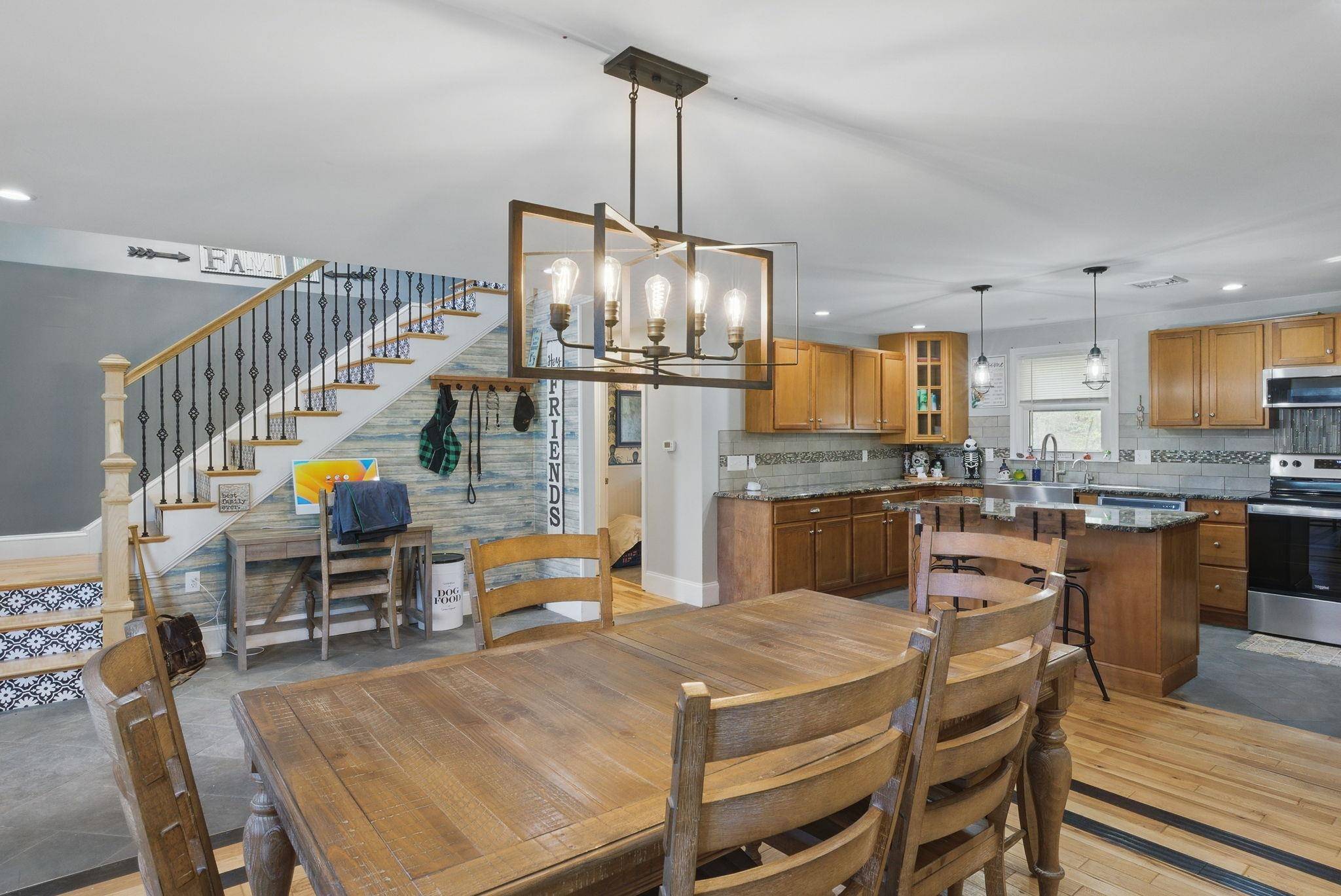 7 Lane RD Pelham, NH 03076