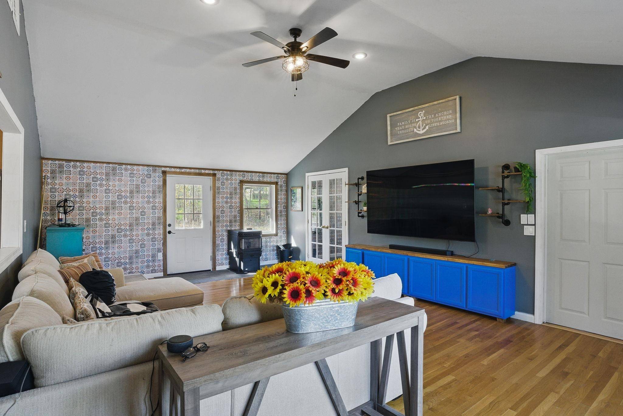 7 Lane RD Pelham, NH 03076