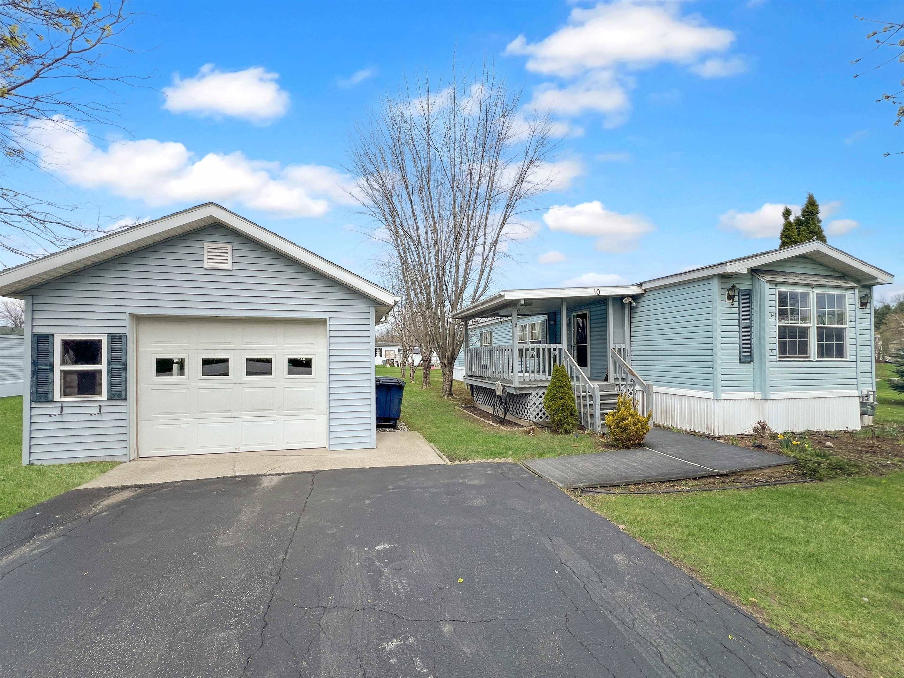 St. Albans Town, VT 05478,10 Marc AVE