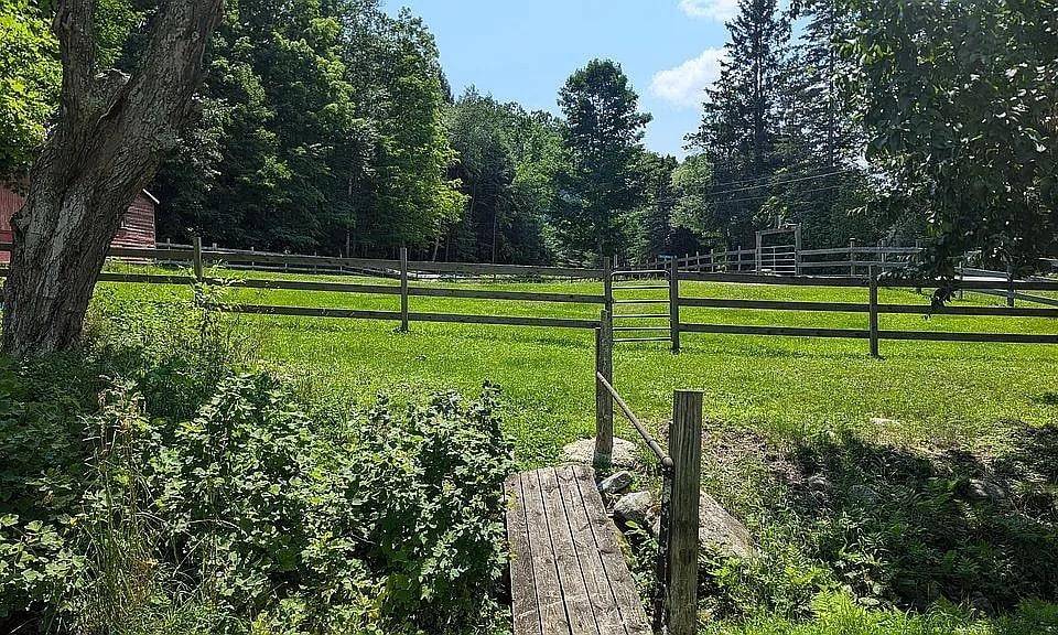 Mendon, VT 05701,435 S Mendon RD