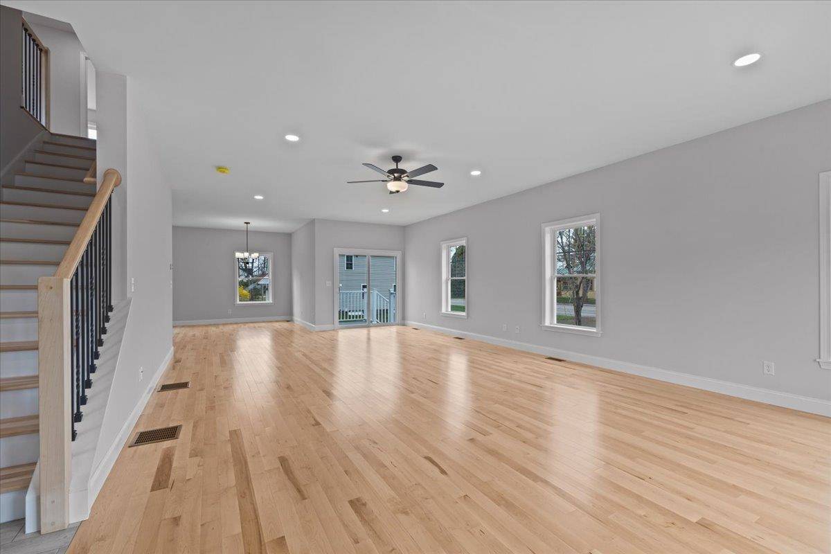 Colchester, VT 05446,18 Walters WAY