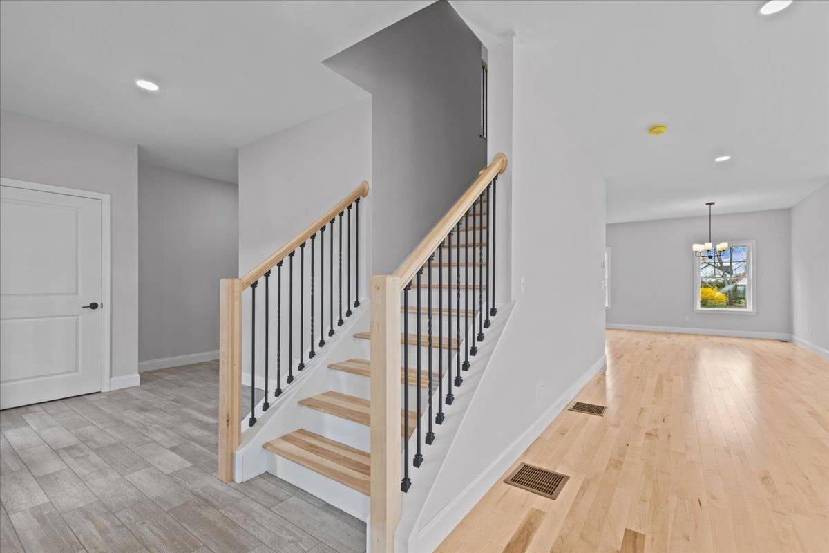Colchester, VT 05446,18 Walters WAY