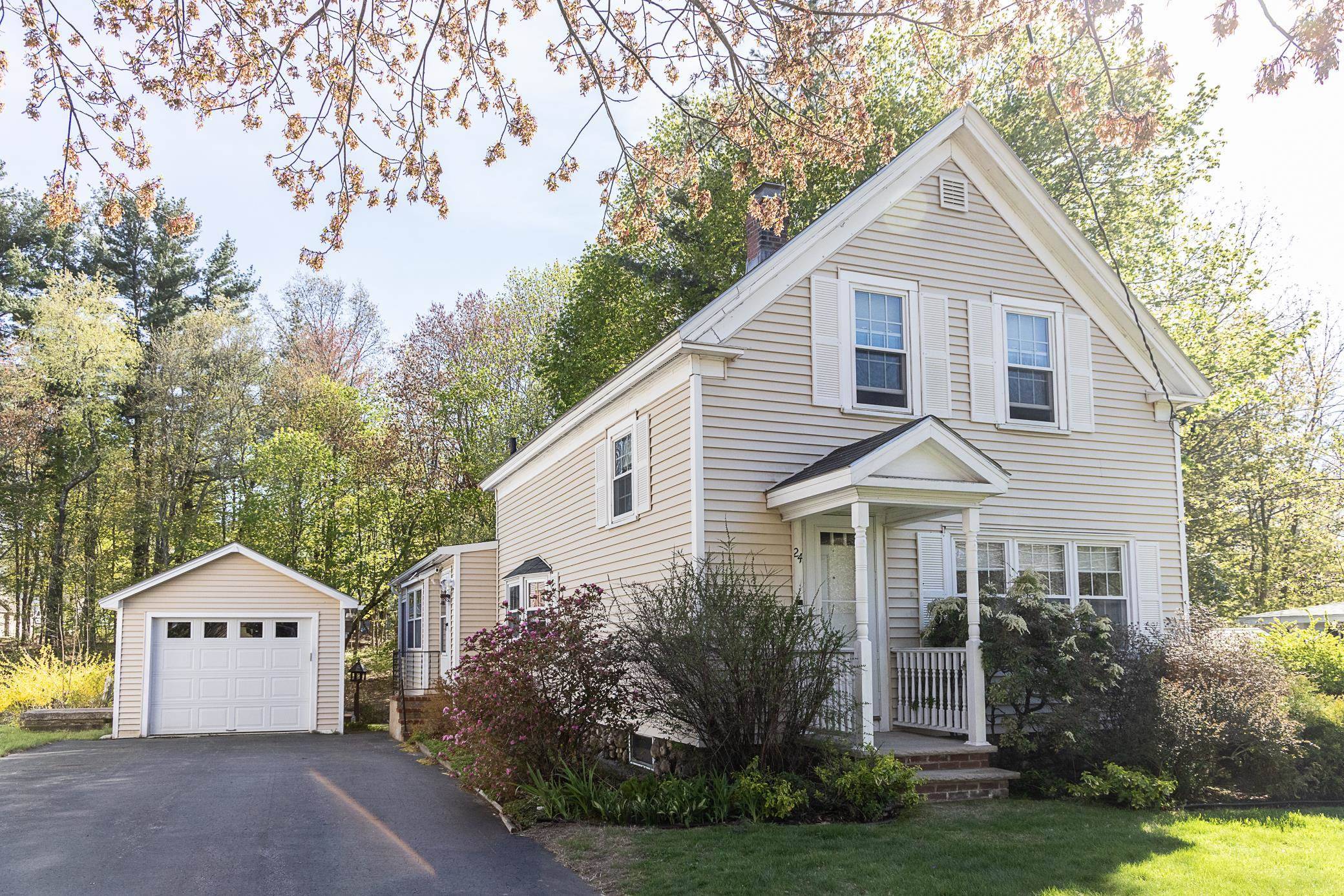 Plaistow, NH 03865,24 West Pine ST