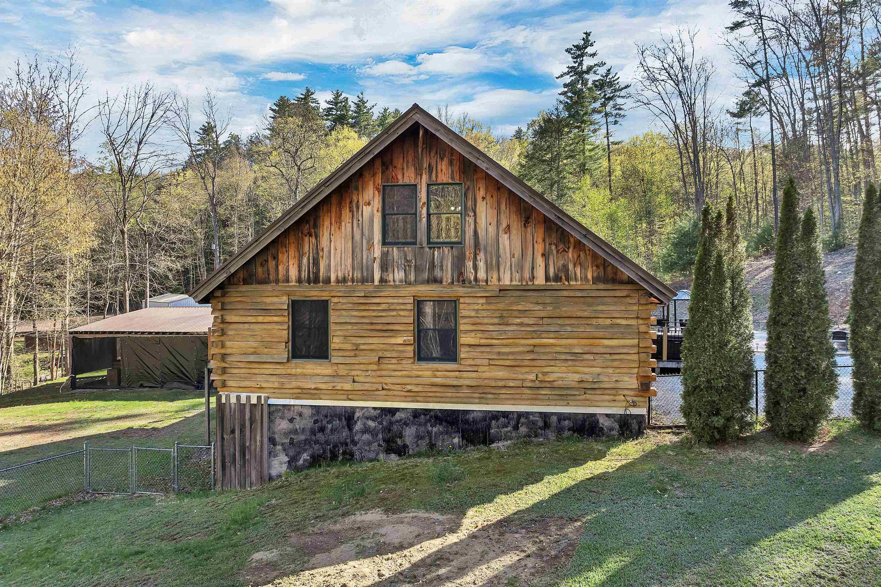 Raymond, NH 03077,18 Wallace LN