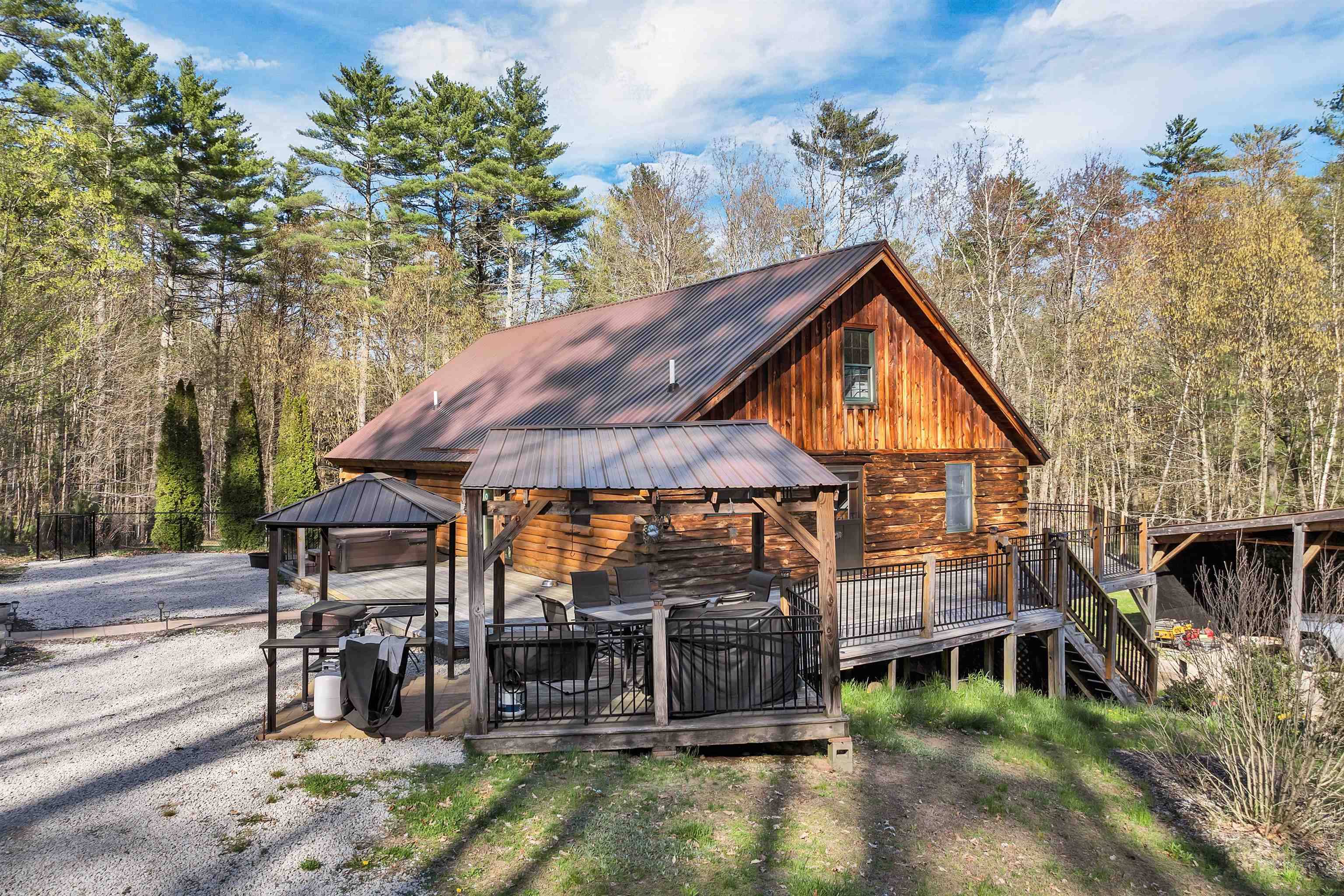 Raymond, NH 03077,18 Wallace LN
