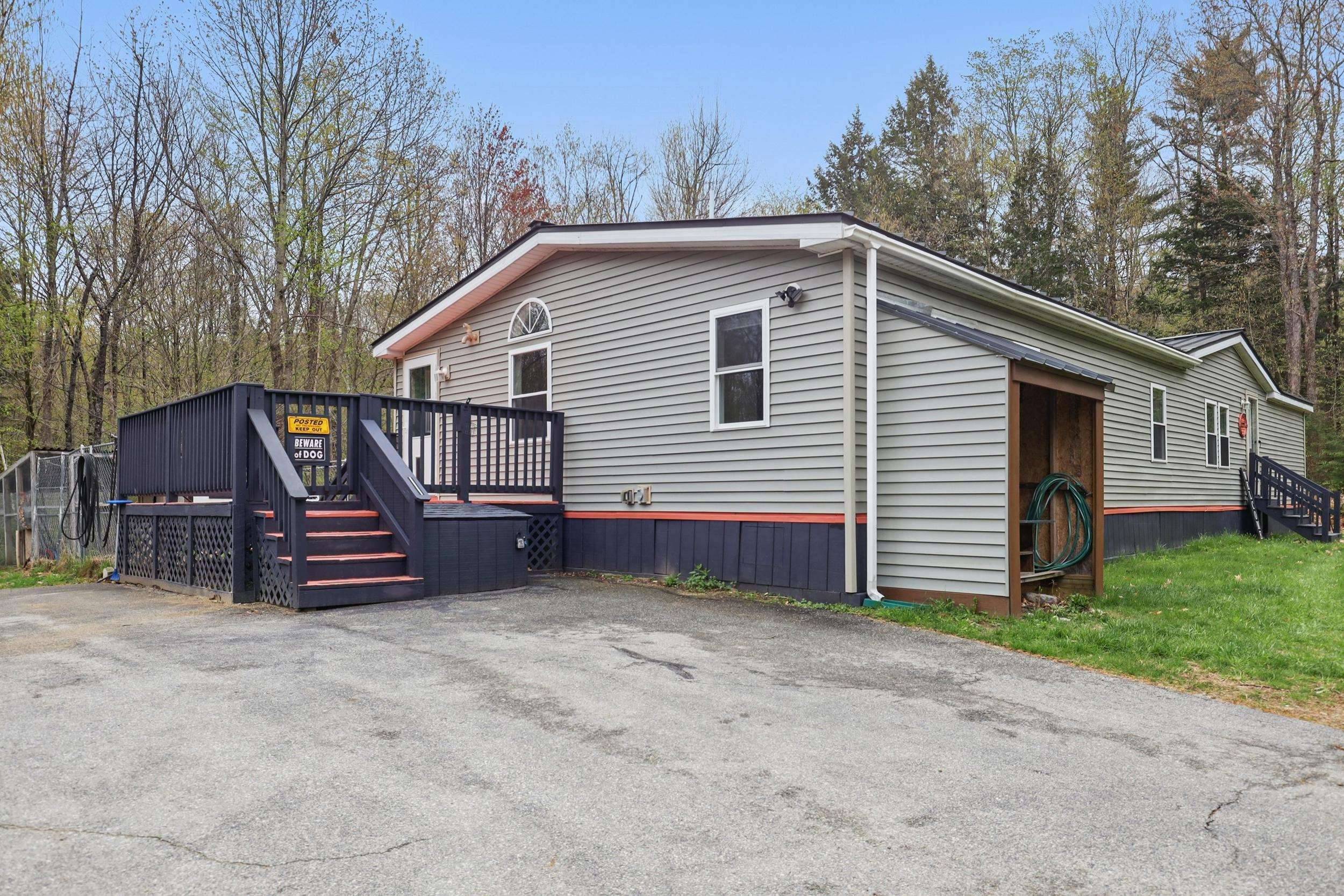 Henniker, NH 03242,127 Peasley RD