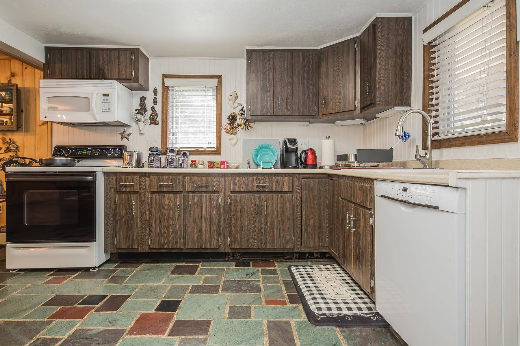 50 Rosewood LN Castleton, VT 05732