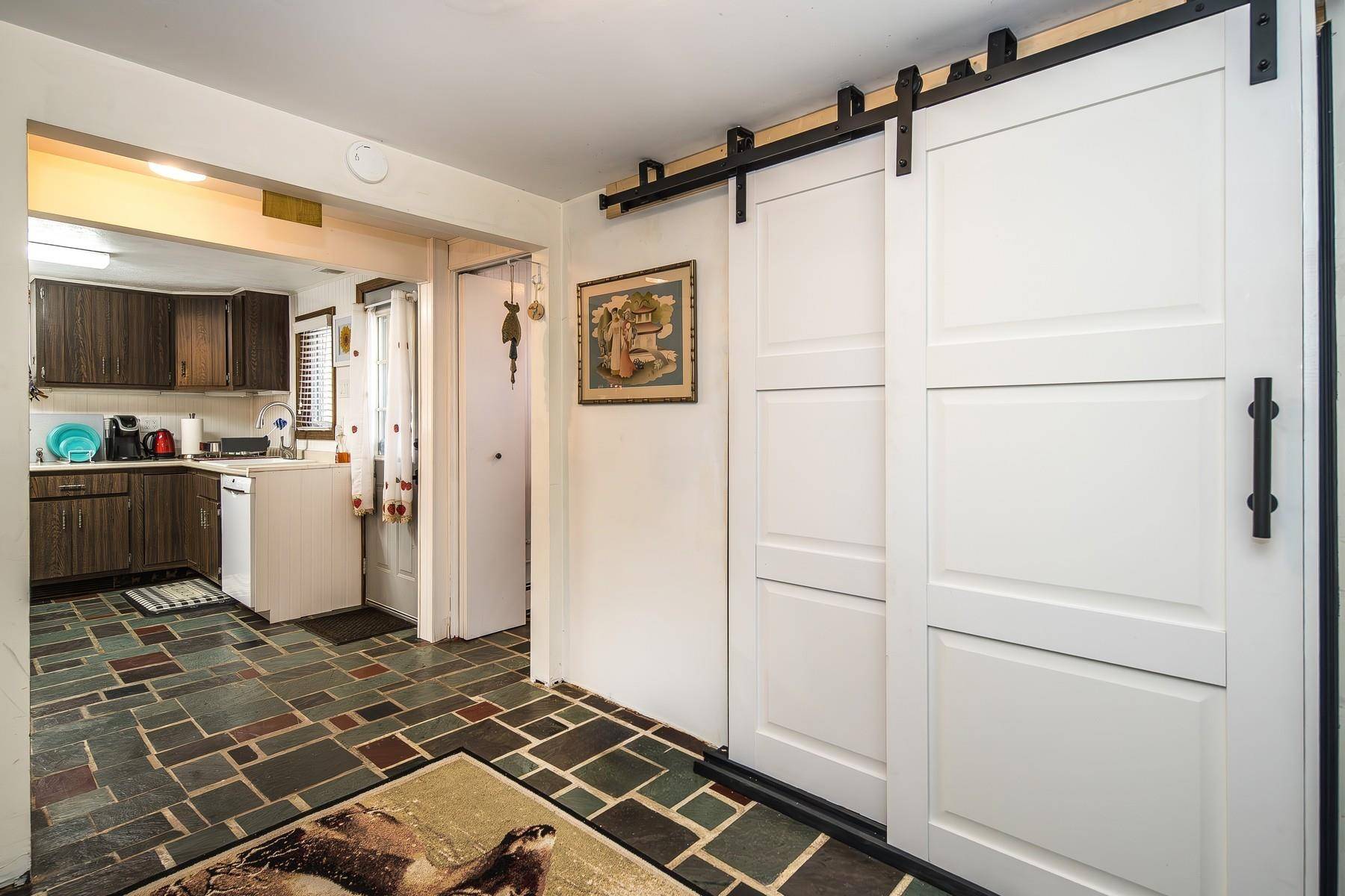 50 Rosewood LN Castleton, VT 05732