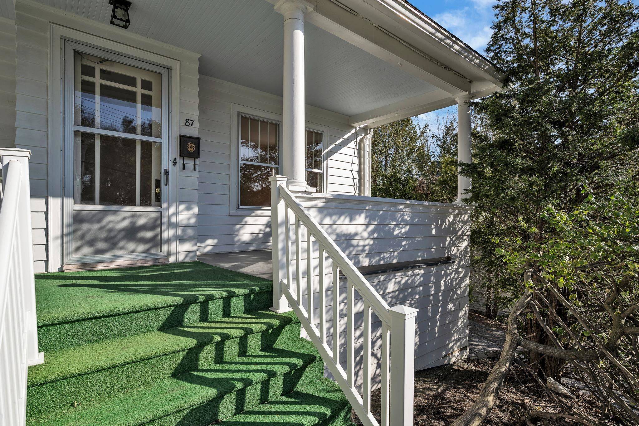 Barre City, VT 05641,87 Currier ST