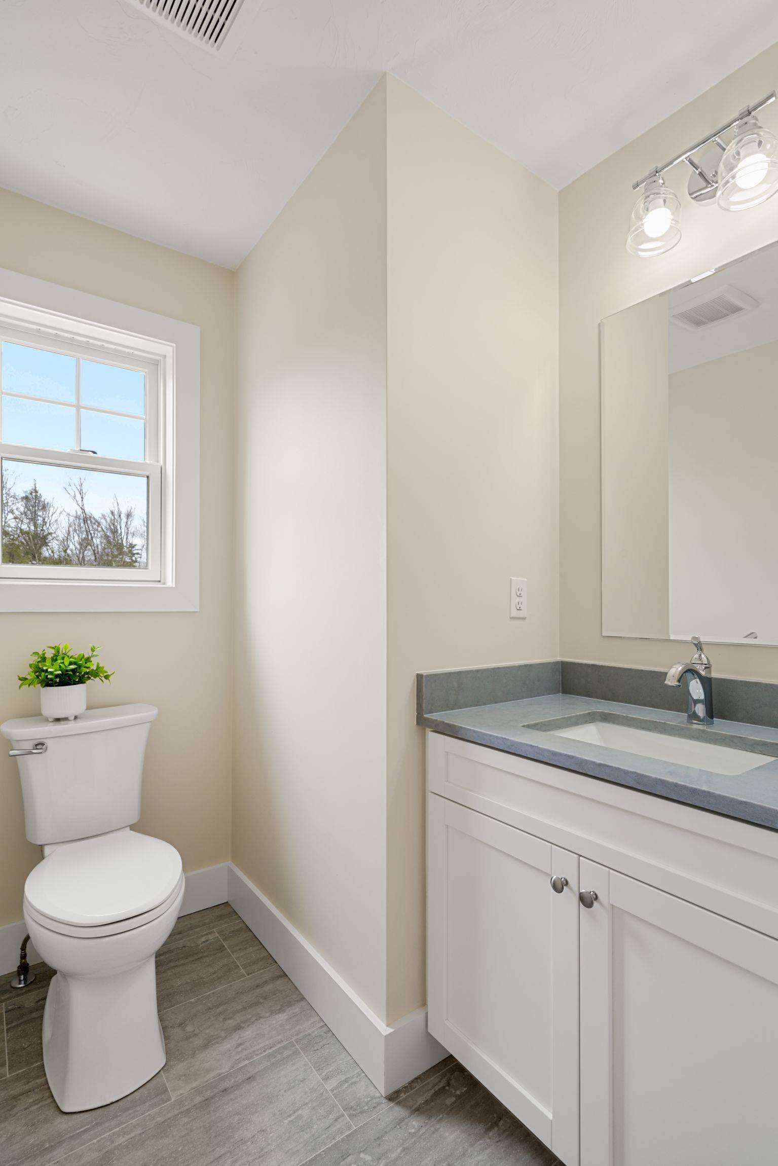 17 Brightstone CIR #15 Sandown, NH 03873