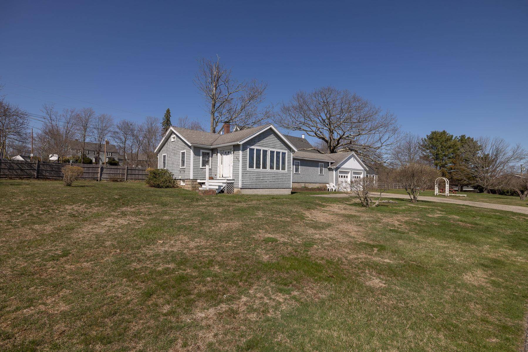 Portsmouth, NH 03801,409 Lafayette RD