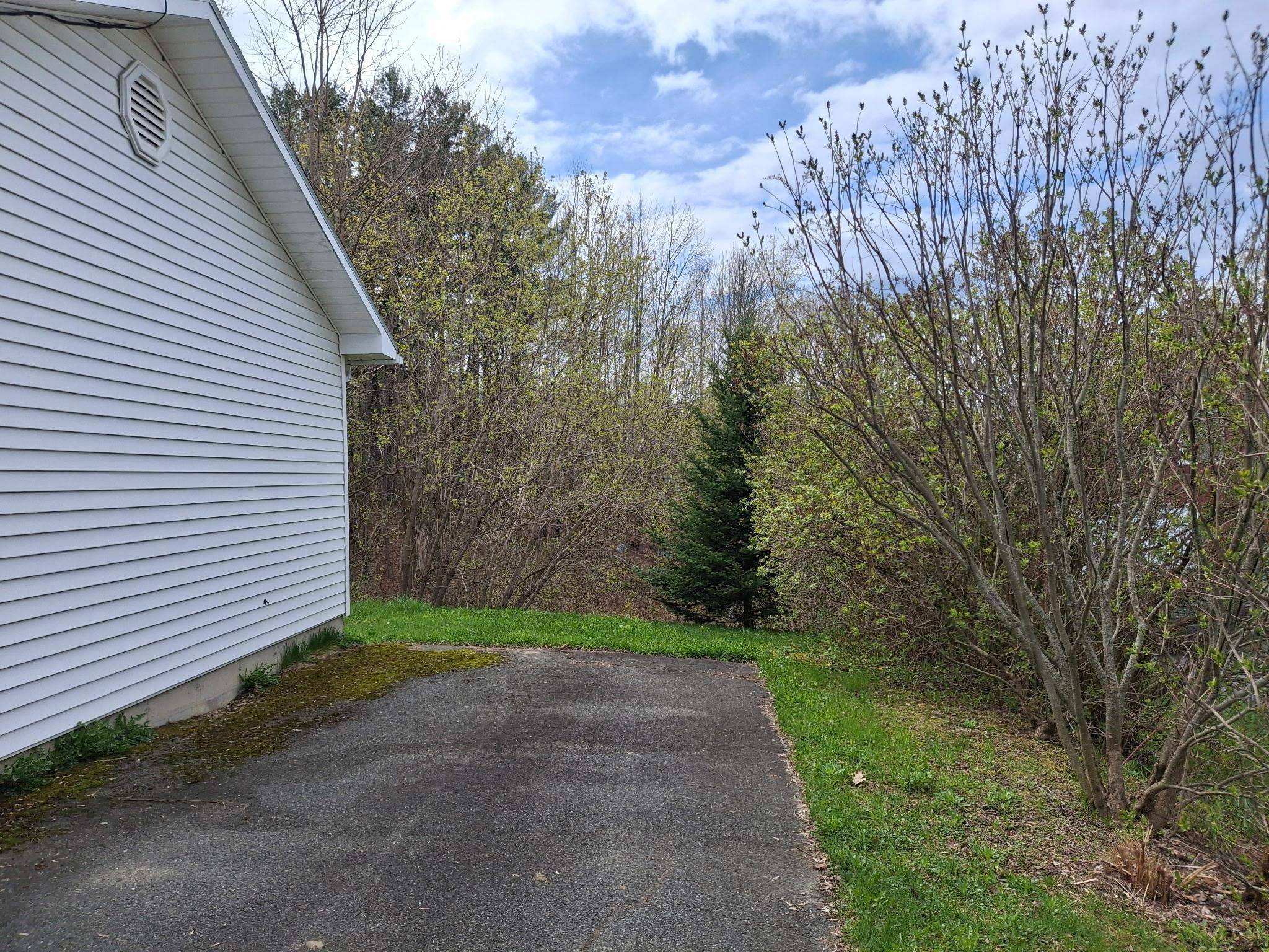 Newport City, VT 05855,29 Cross ST