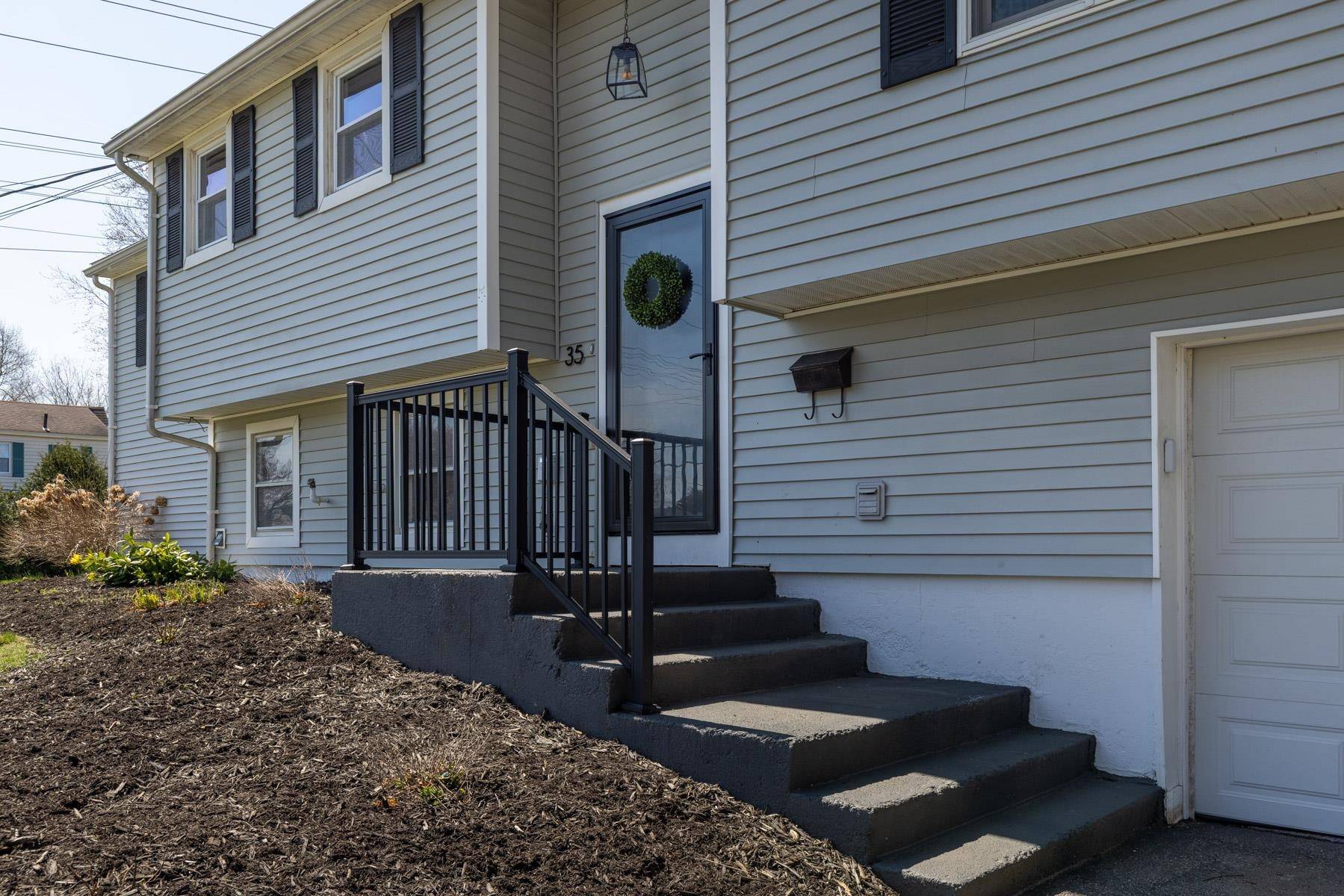 Portsmouth, NH 03801,35 Ruby RD