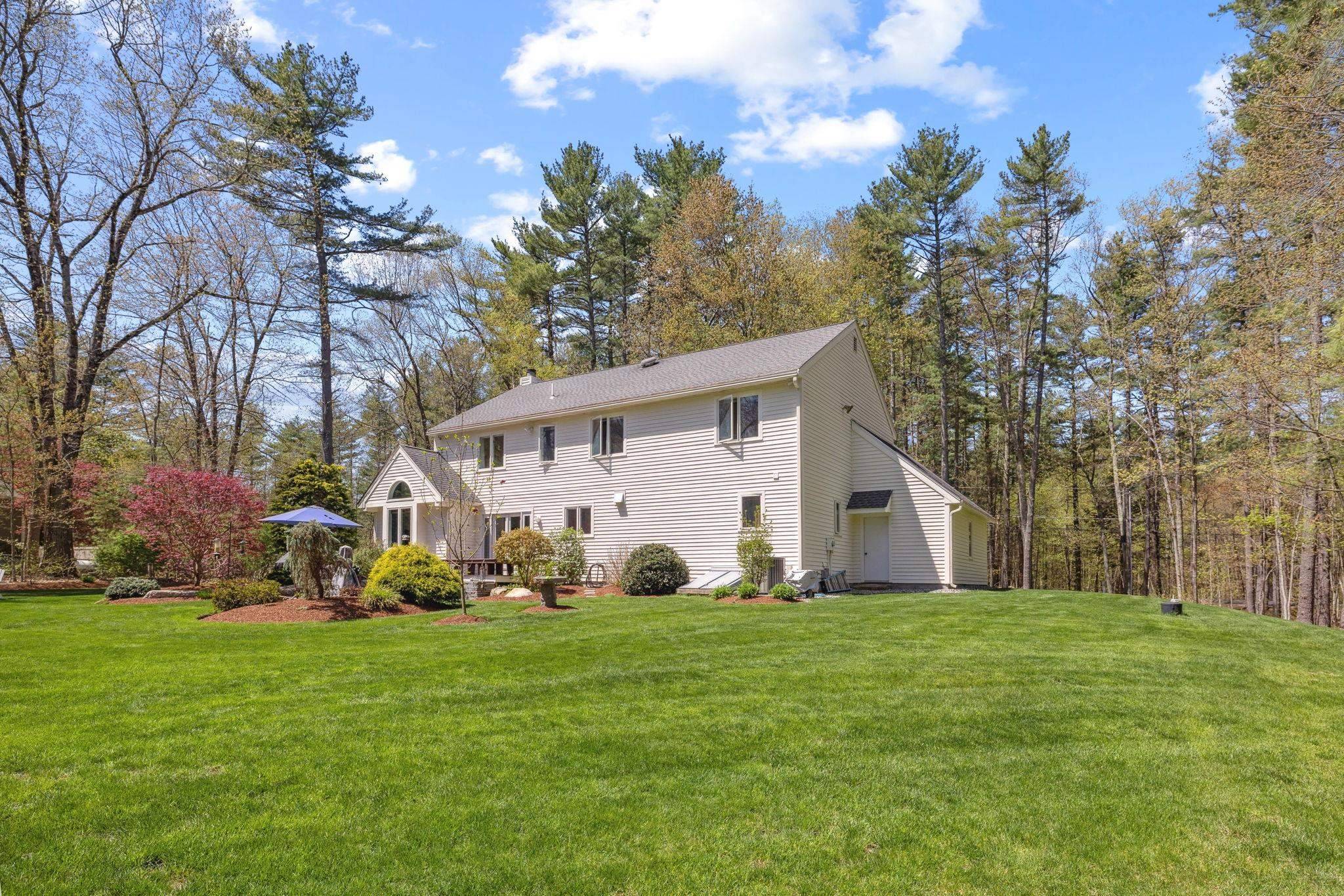 Hollis, NH 03049,52 Rideout RD