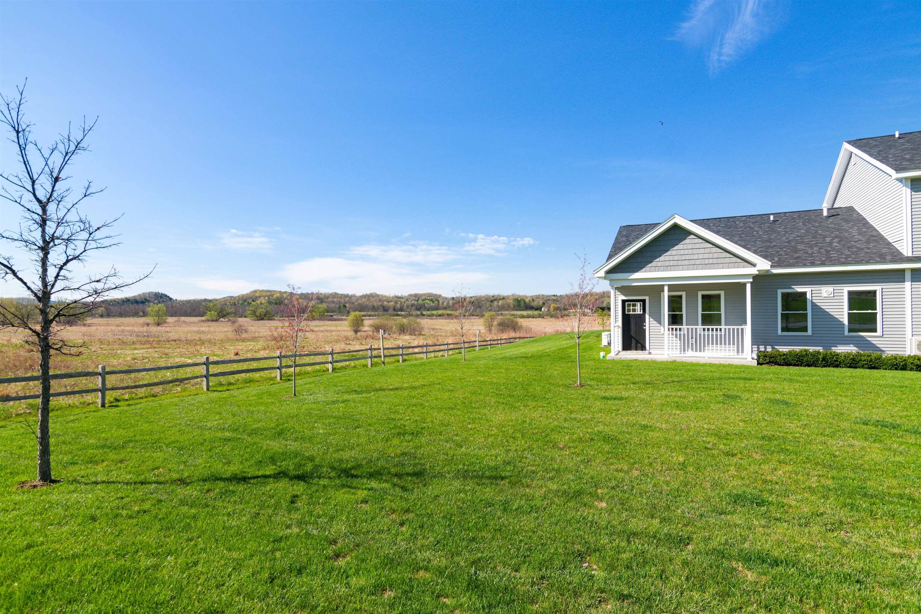 Hinesburg, VT 05461,39 Clover LN #14