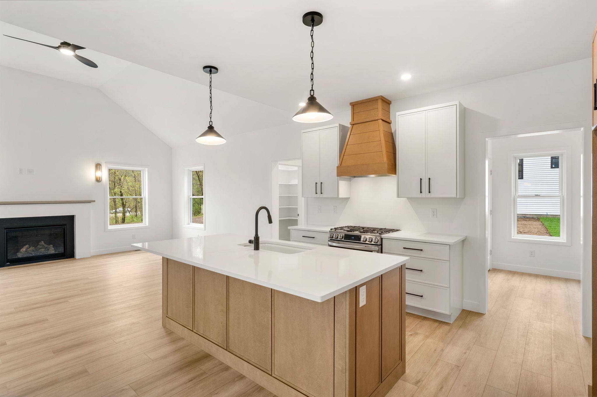 Londonderry, NH 03053,3 Lily LN