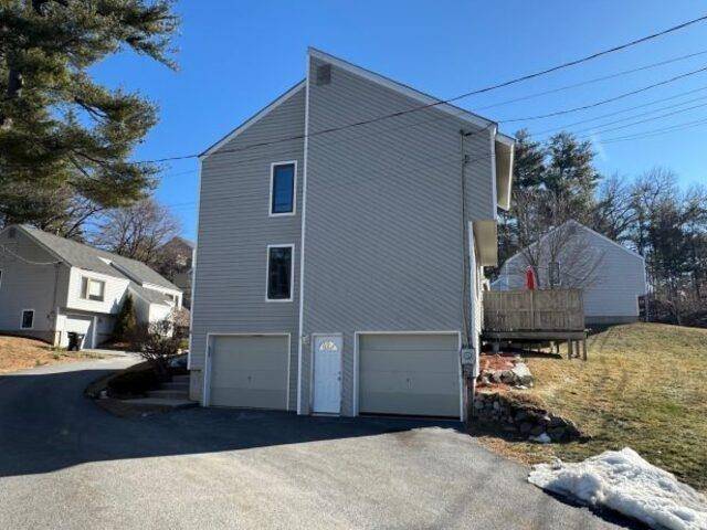 Nashua, NH 03062,8 Althea LN