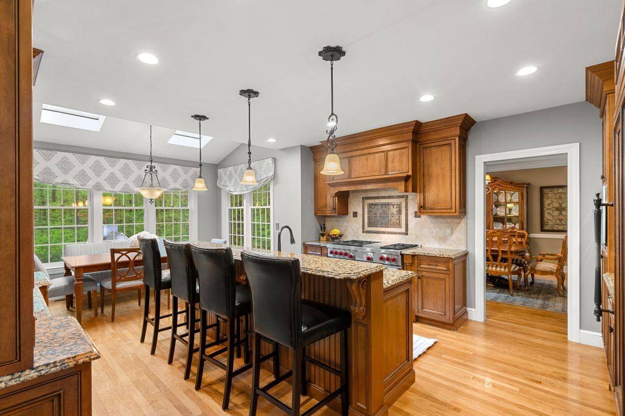 Bedford, NH 03110,12 McIntosh LN