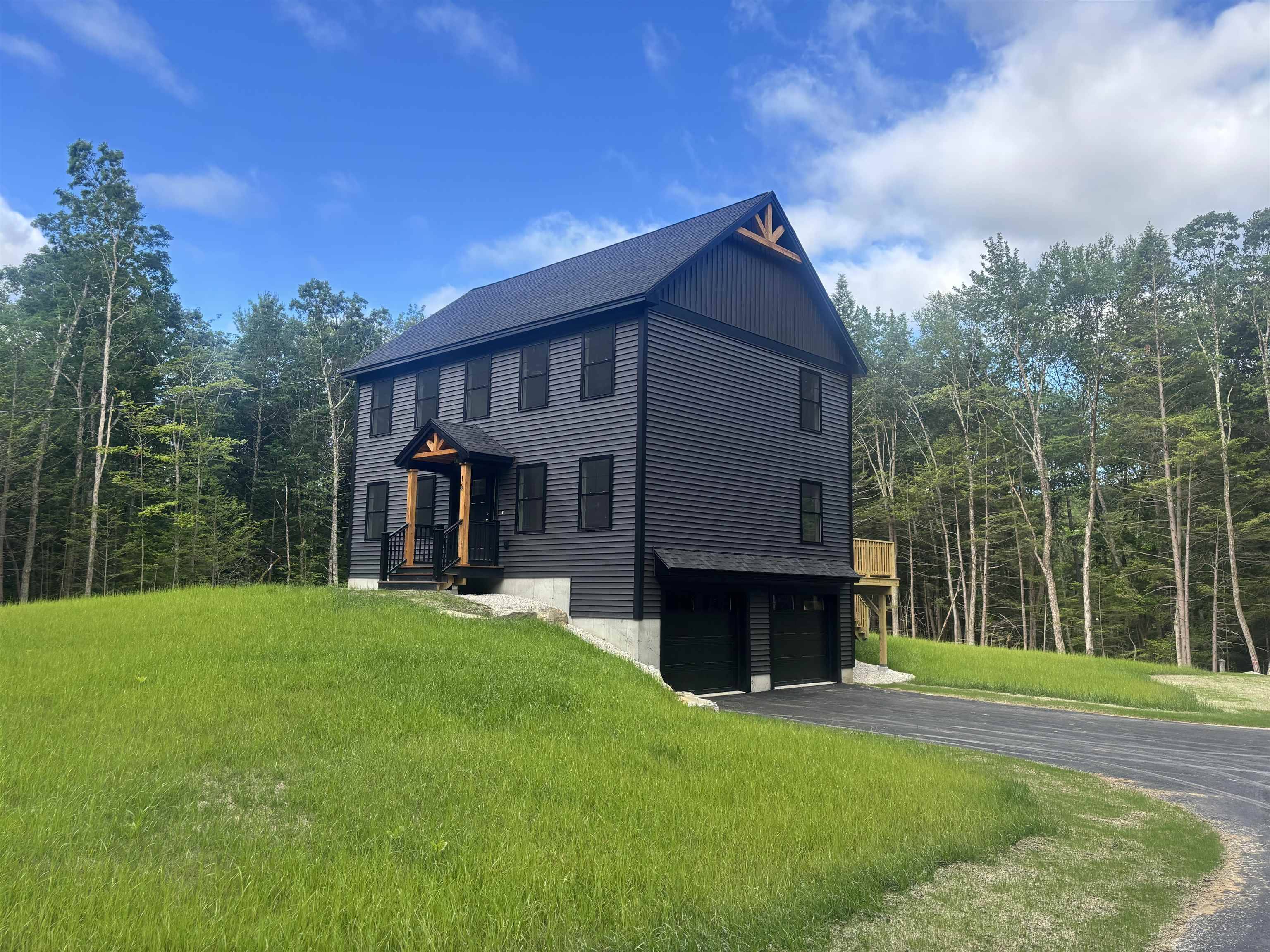 Raymond, NH 03077,16 Meindl RD
