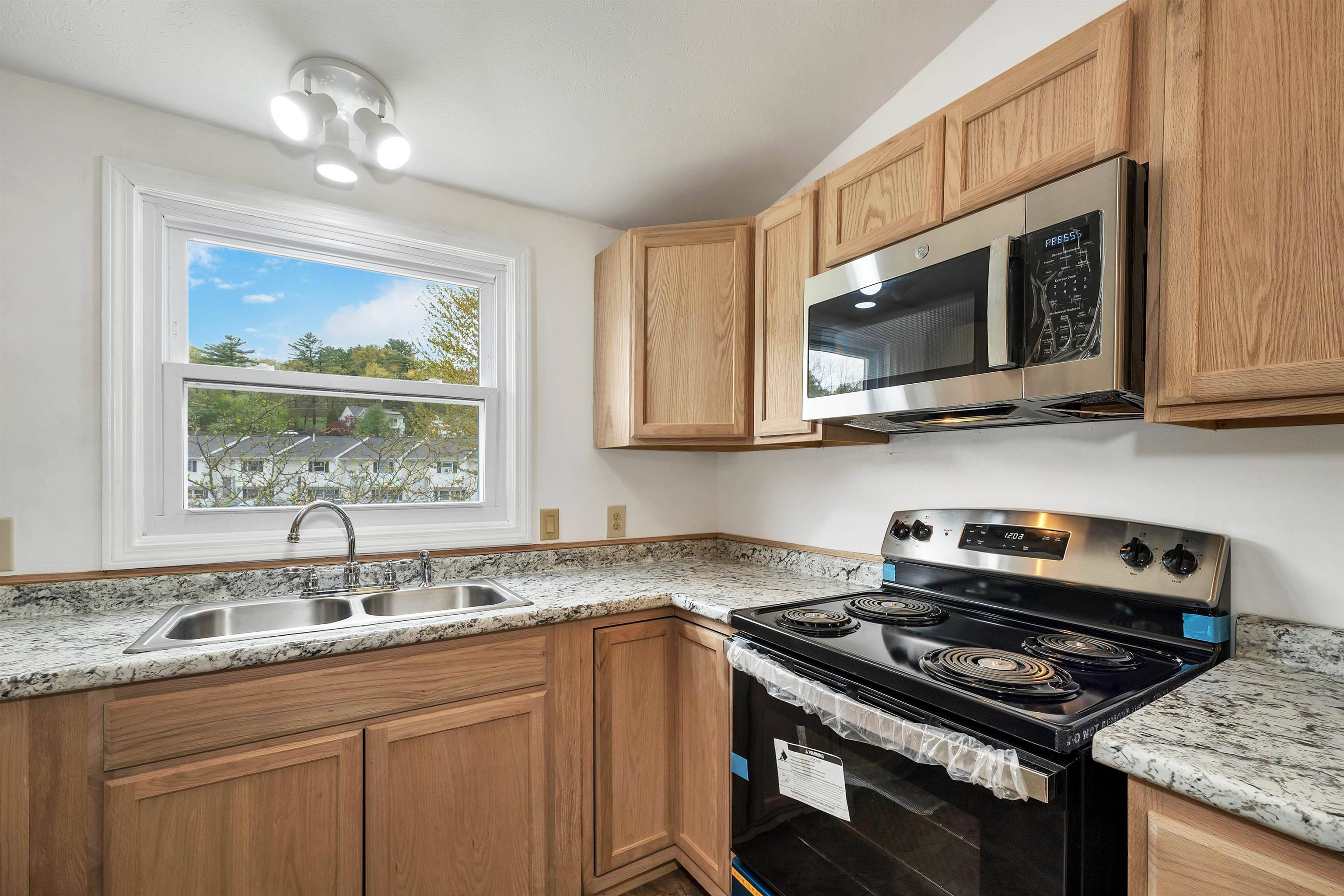 Manchester, NH 03104,879 Mammoth RD #1