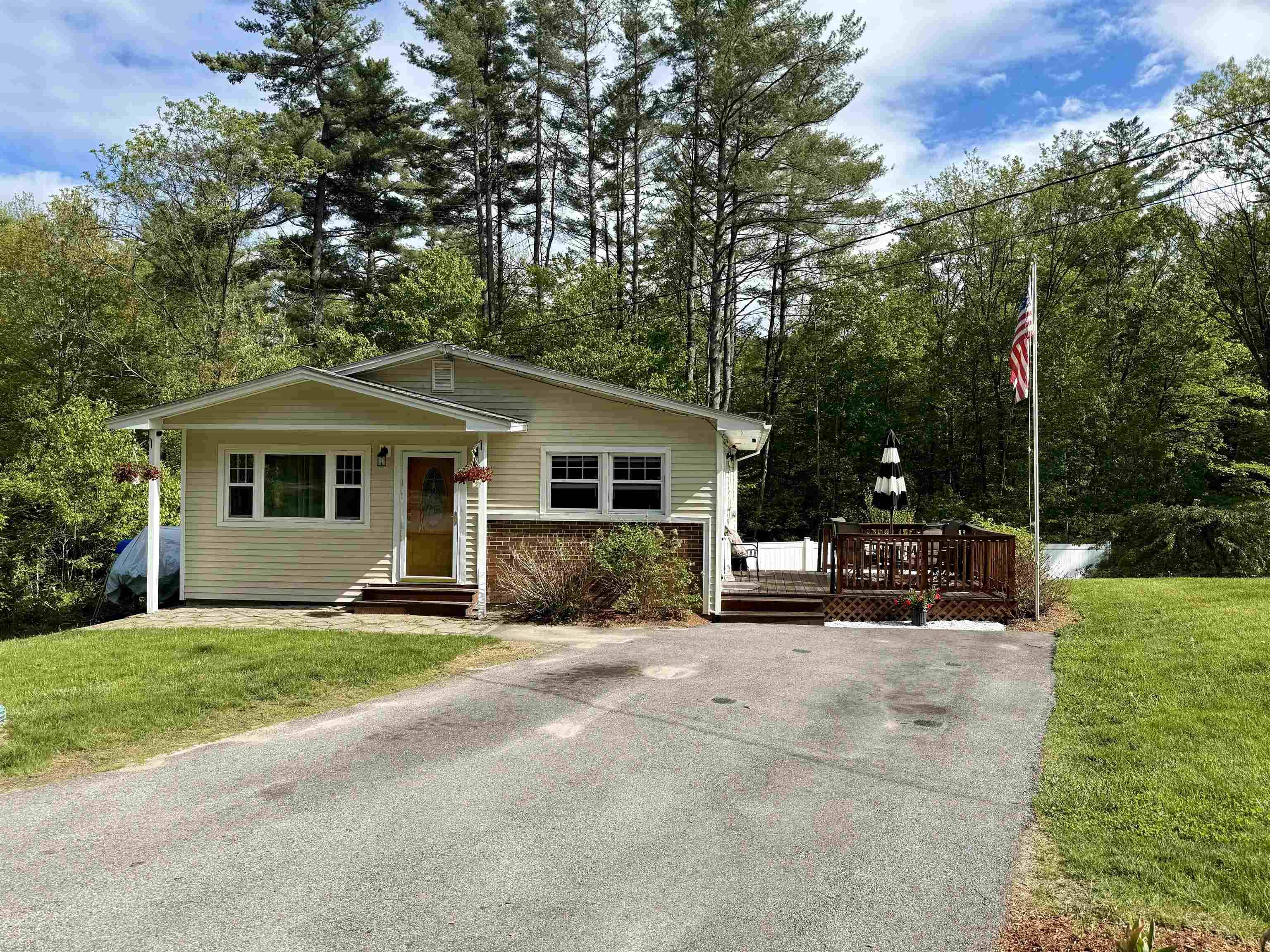 Boscawen, NH 03303,320 Queen ST