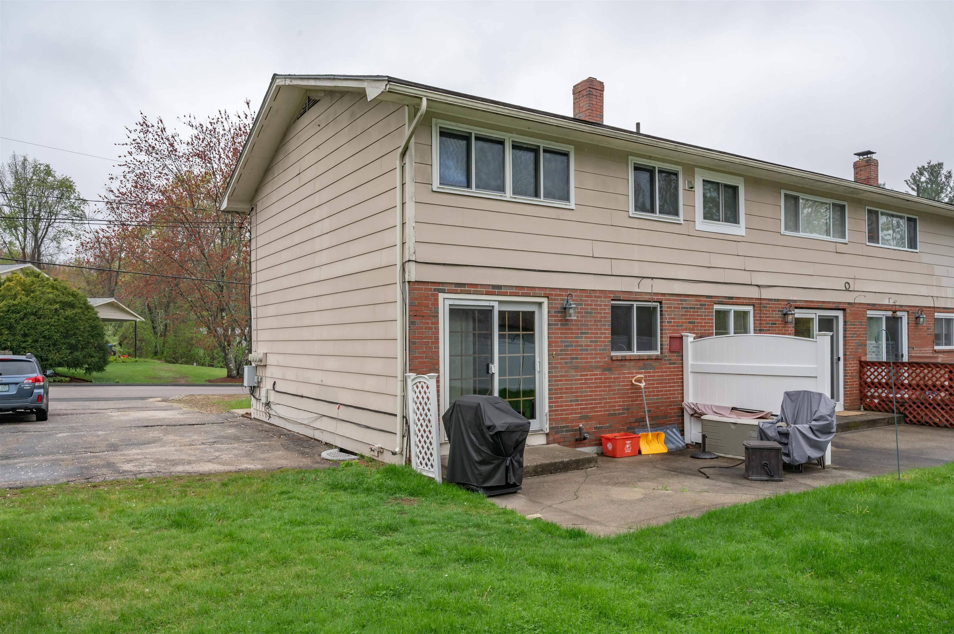 Hudson, NH 03051,2 Oliver DR #2
