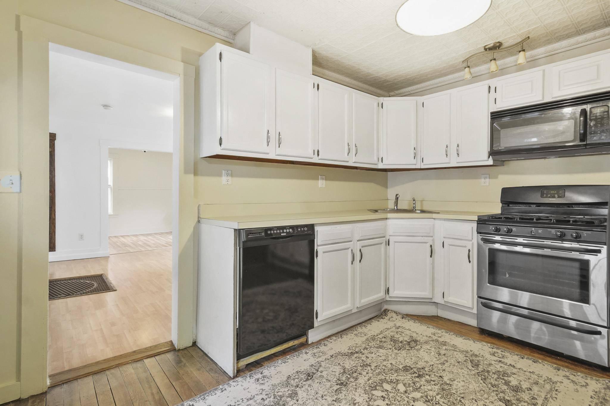 Nashua, NH 03064,13 Winter ST