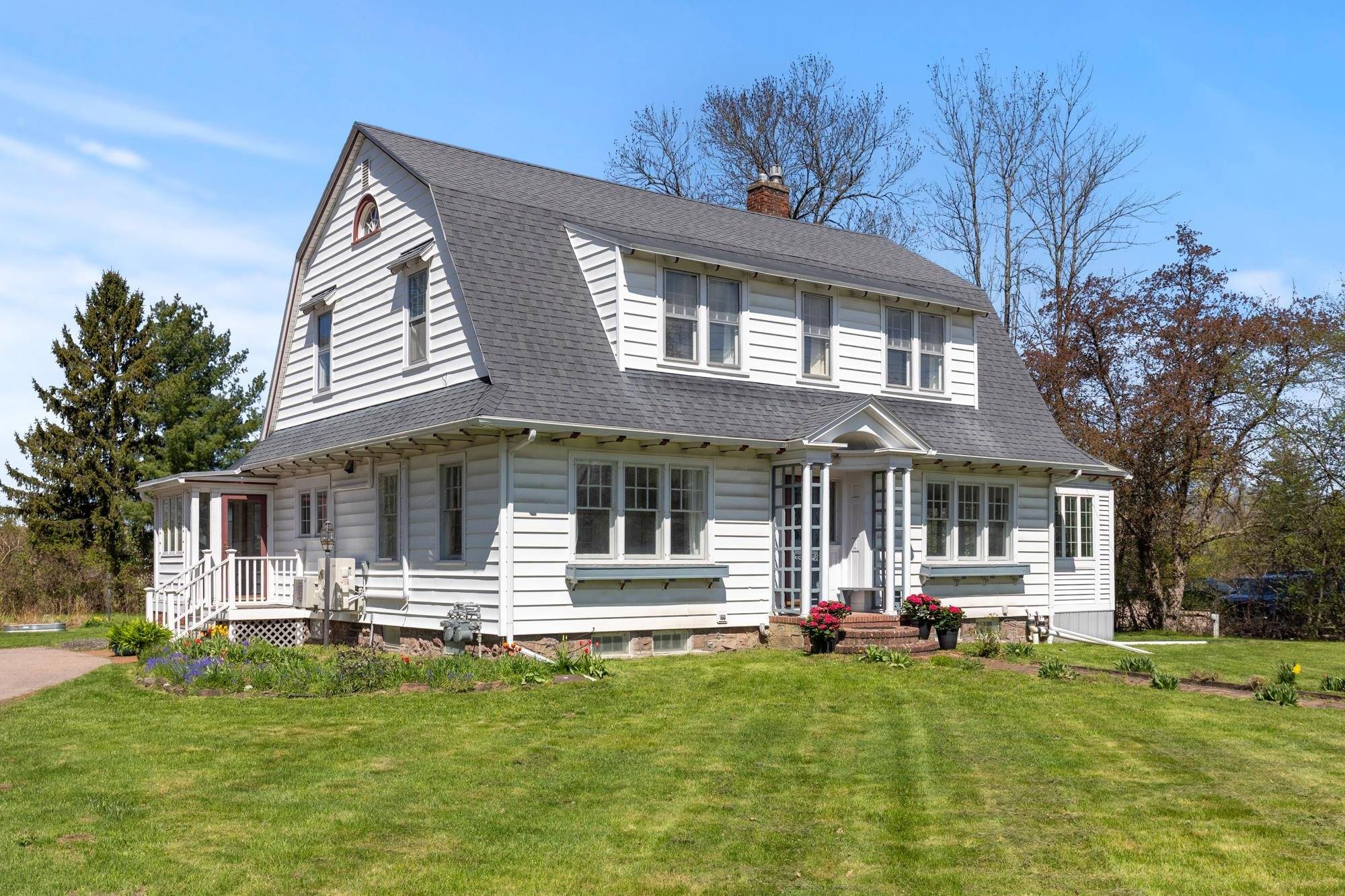Shelburne, VT 05482,5166 Shelburne RD