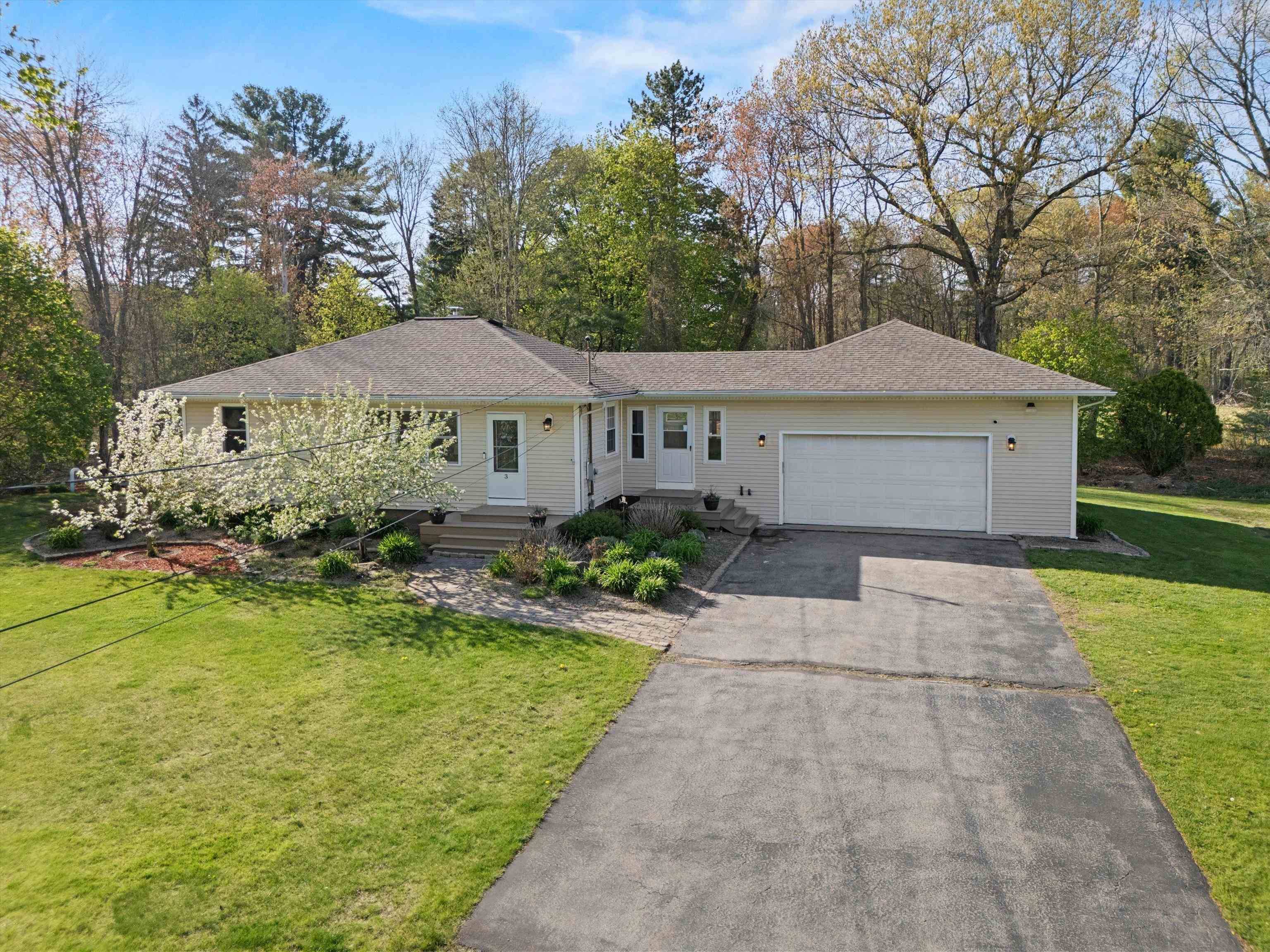 Salem, NH 03079,3 Valeska LN