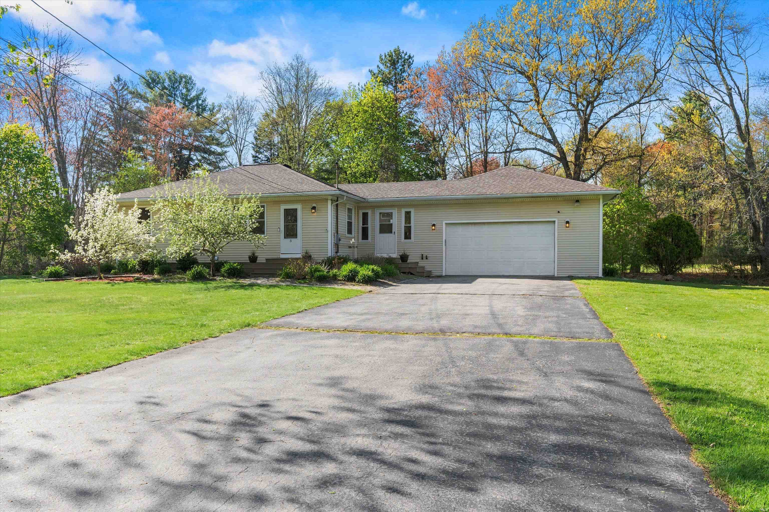 Salem, NH 03079,3 Valeska LN