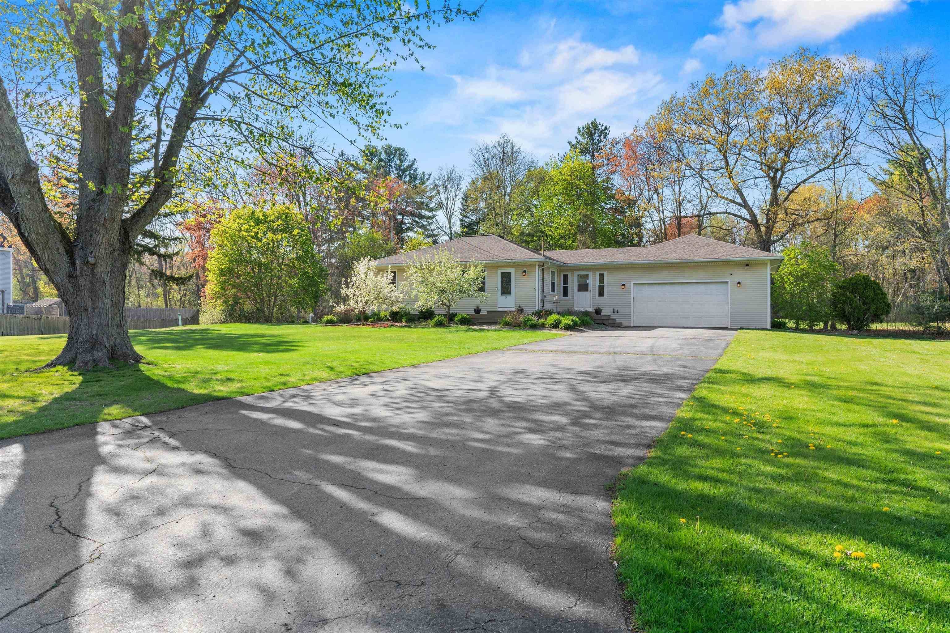 Salem, NH 03079,3 Valeska LN