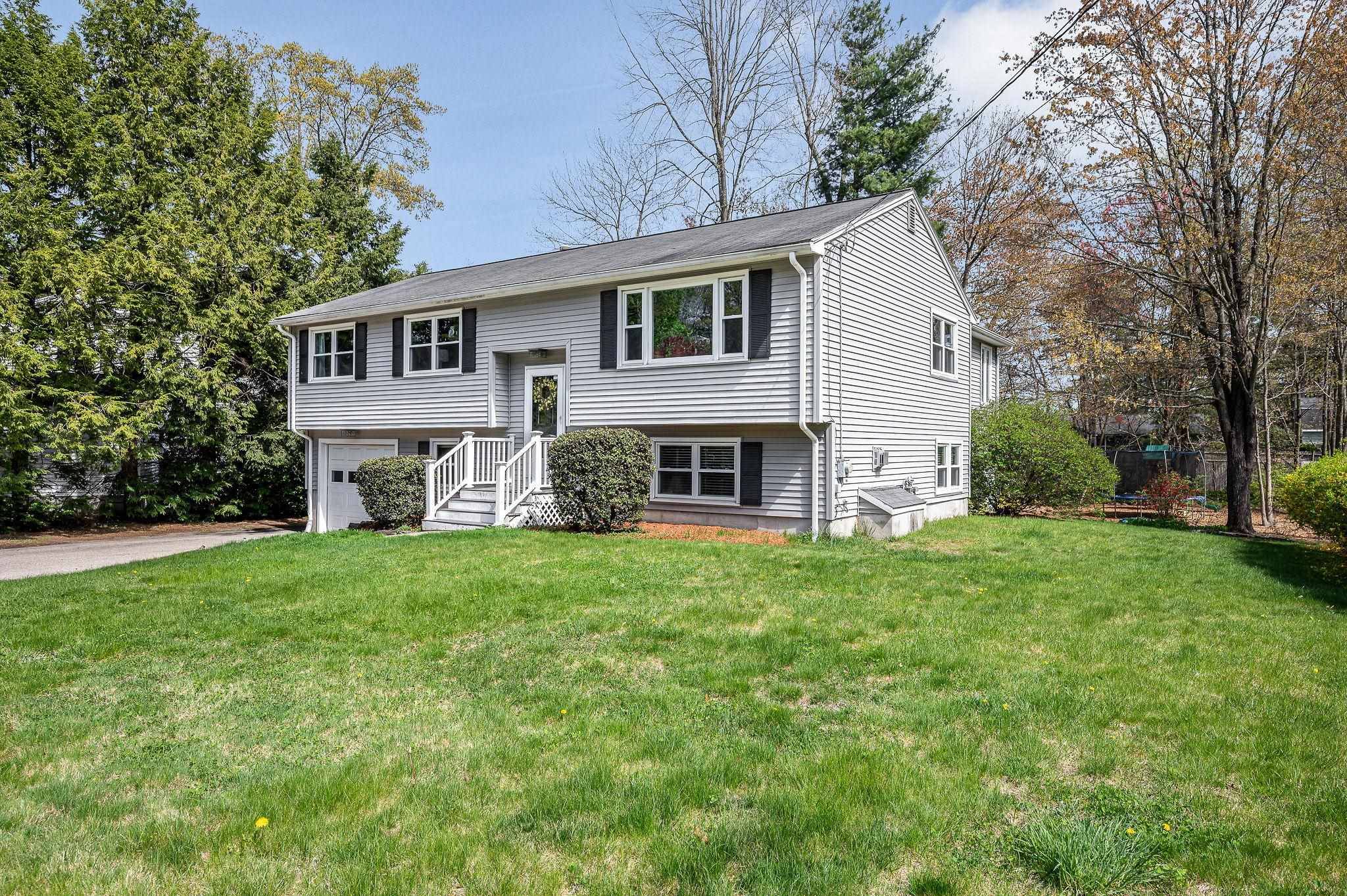 Nashua, NH 03062,17 Pollard RD