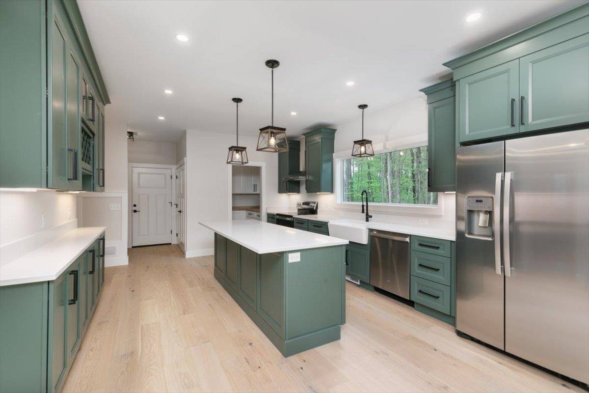Haverhill, MA 01830,14 Corliss Hill RD