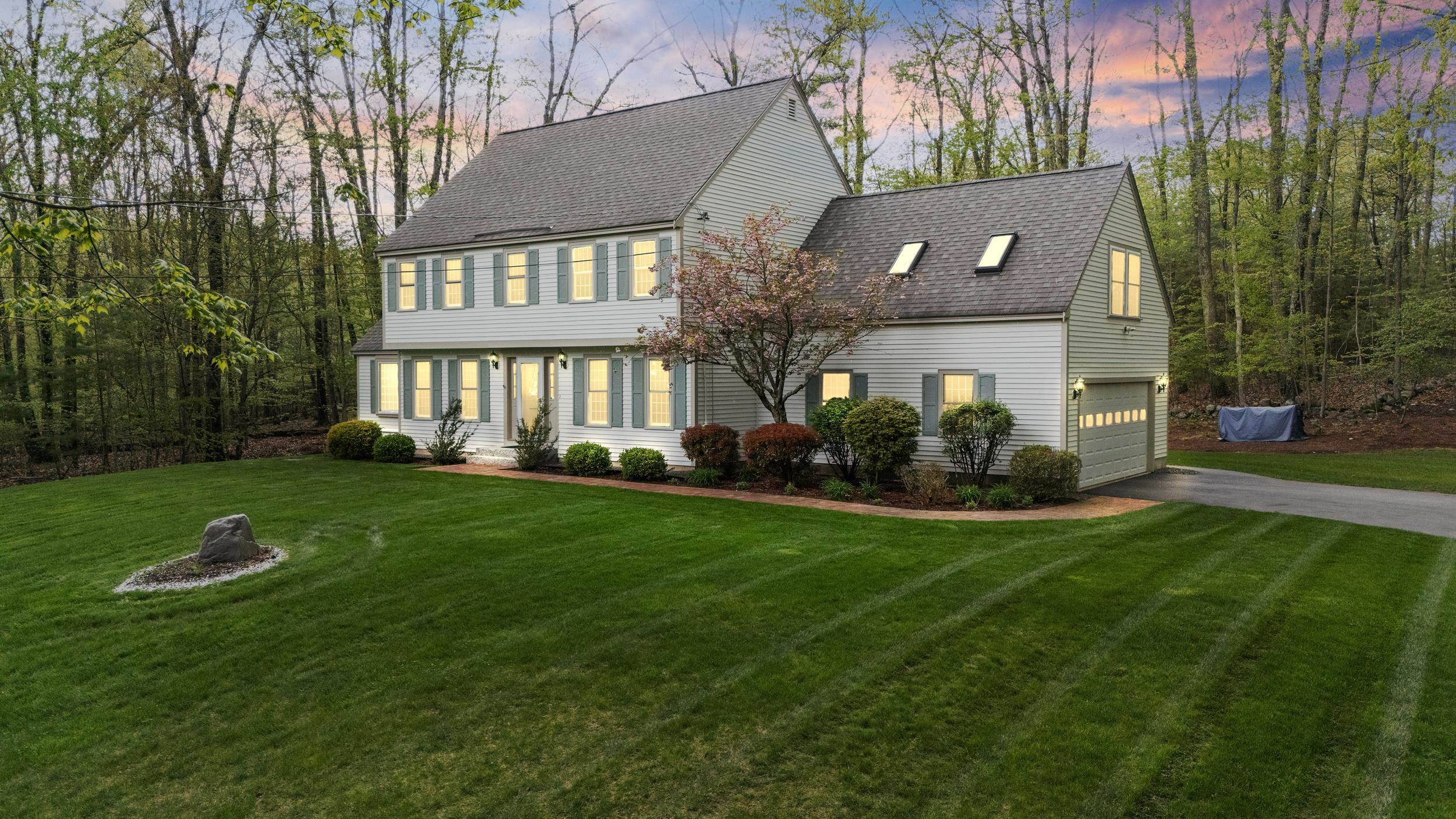 Derry, NH 03038,7 Modean DR
