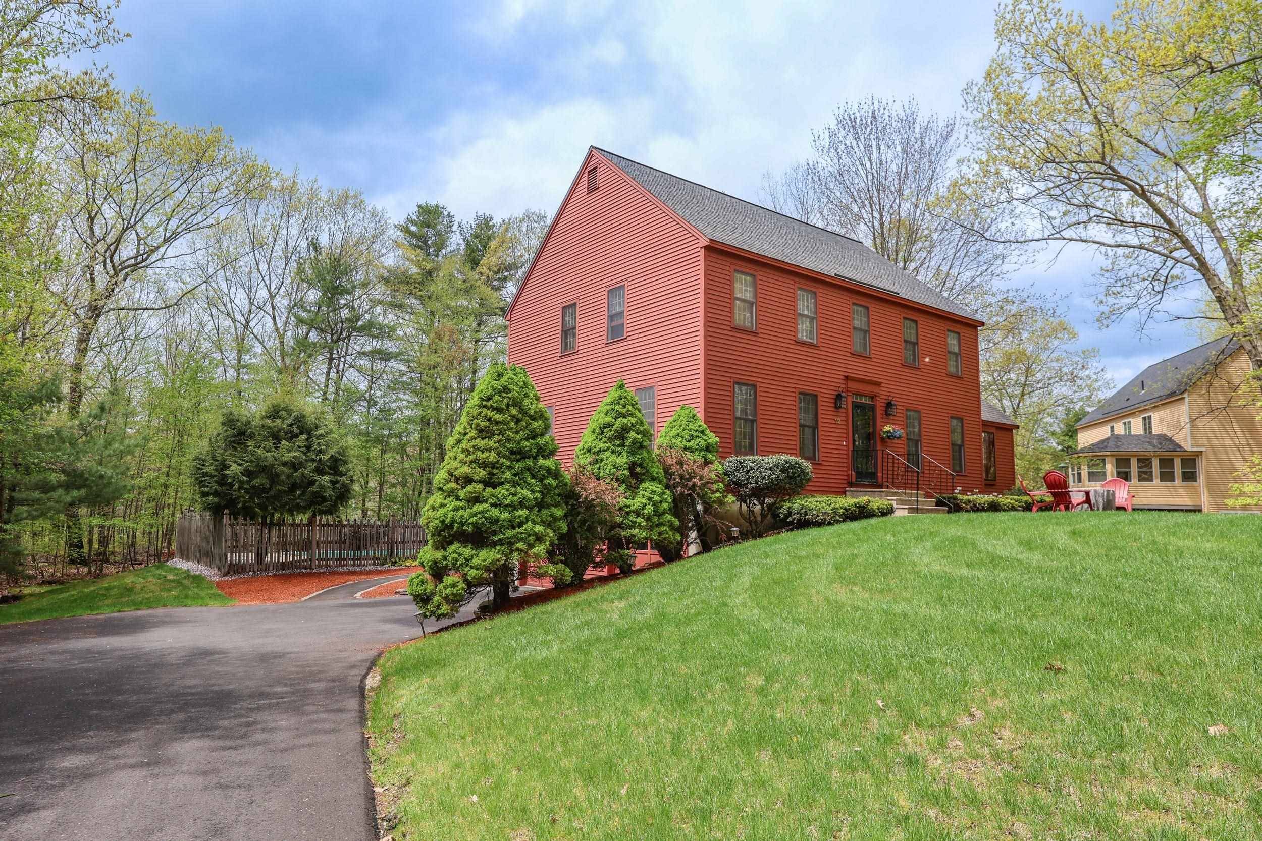 Derry, NH 03038,12 Village Brook LN
