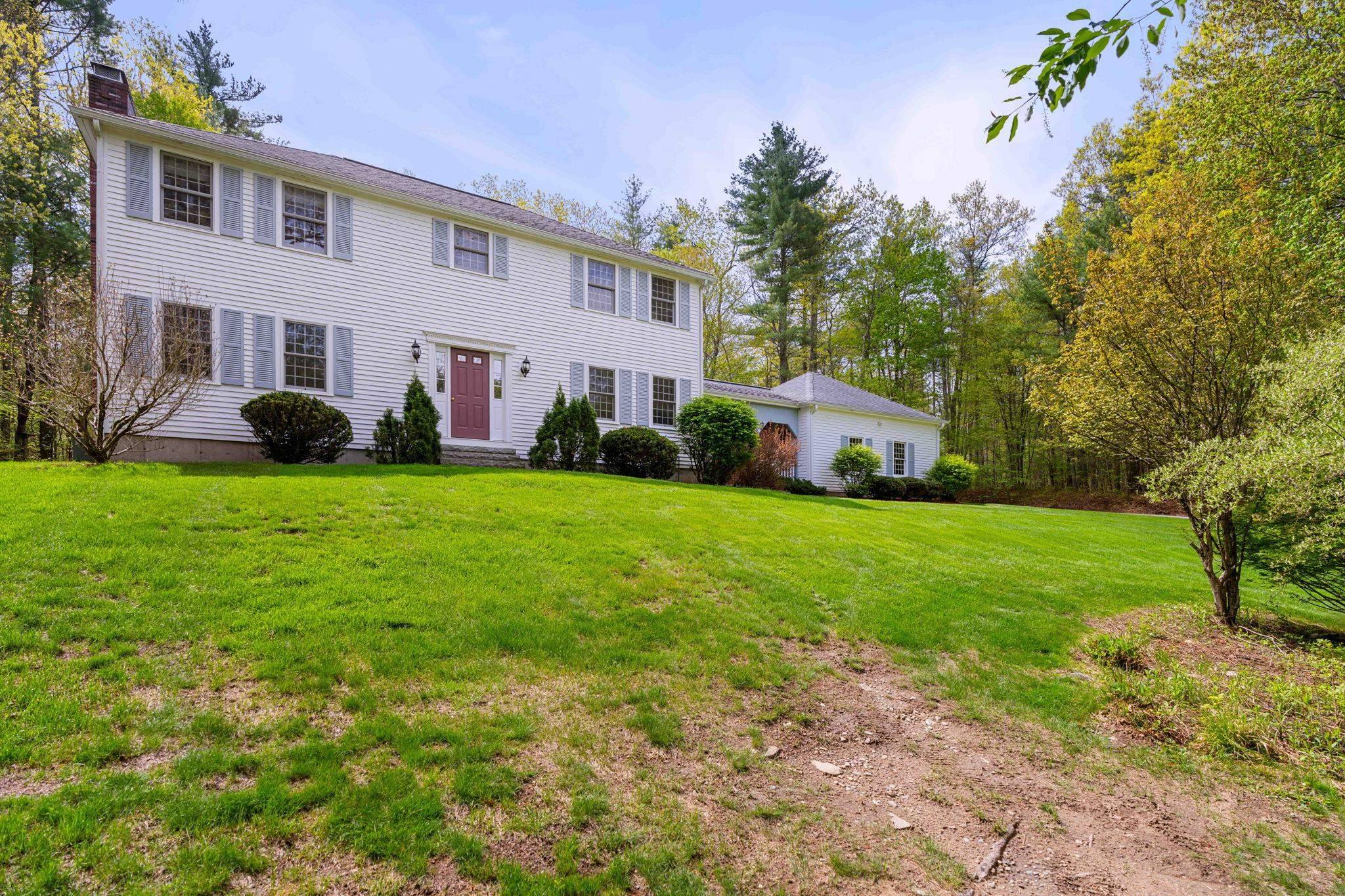 Hollis, NH 03049,160 Farley RD