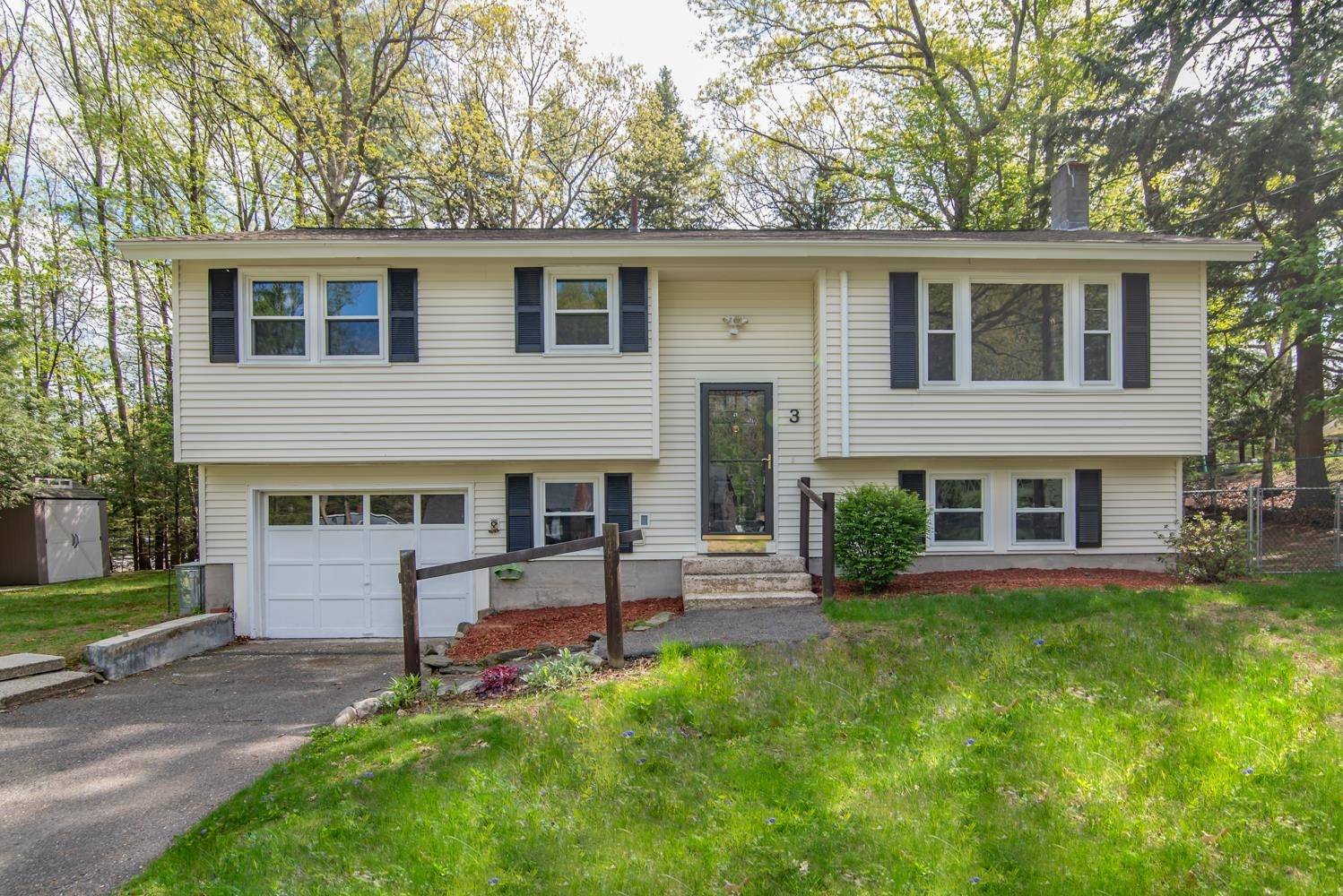 Merrimack, NH 03054,3 Roundtree DR