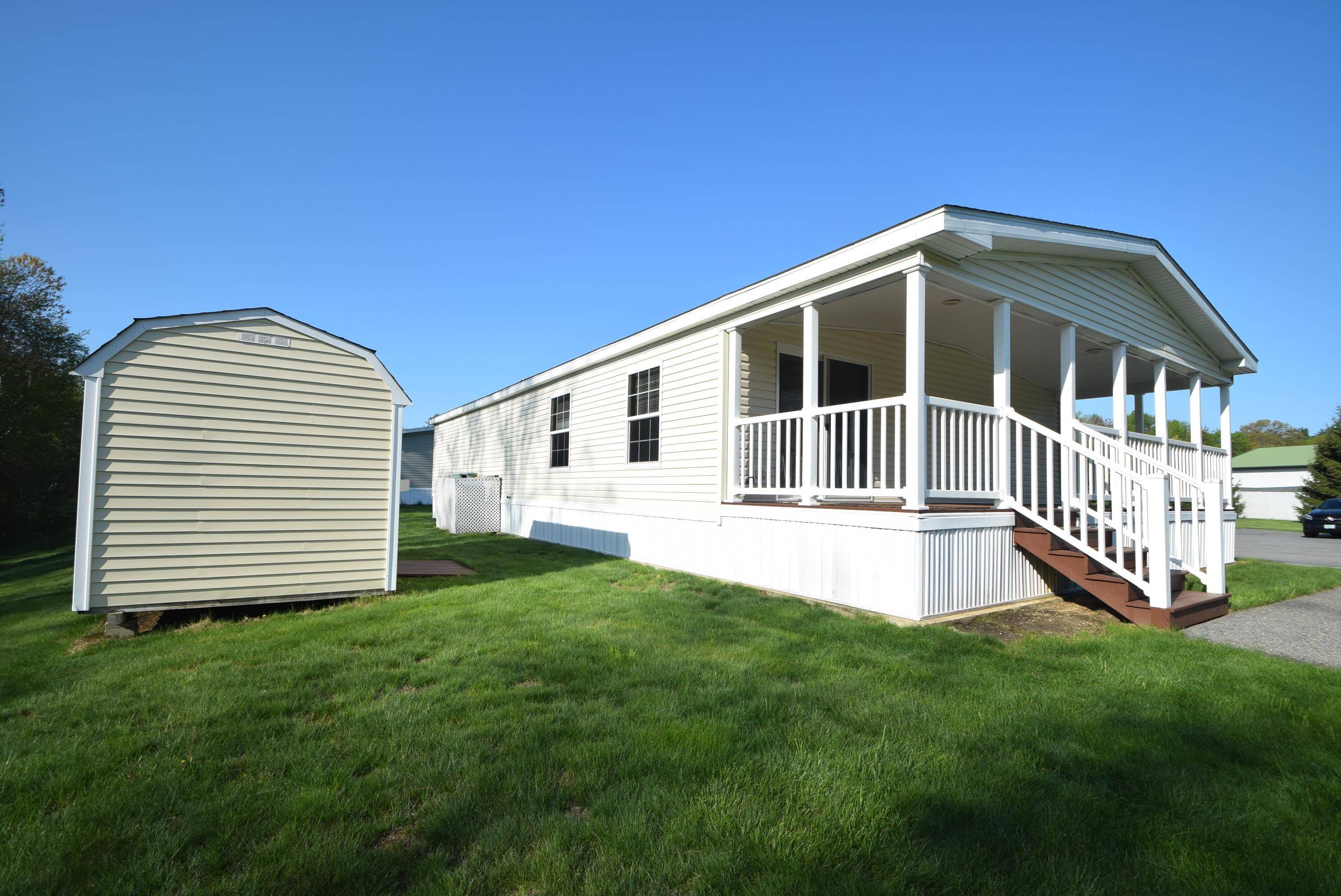 Hampstead, NH 03841,4 Edmund Meadow LN