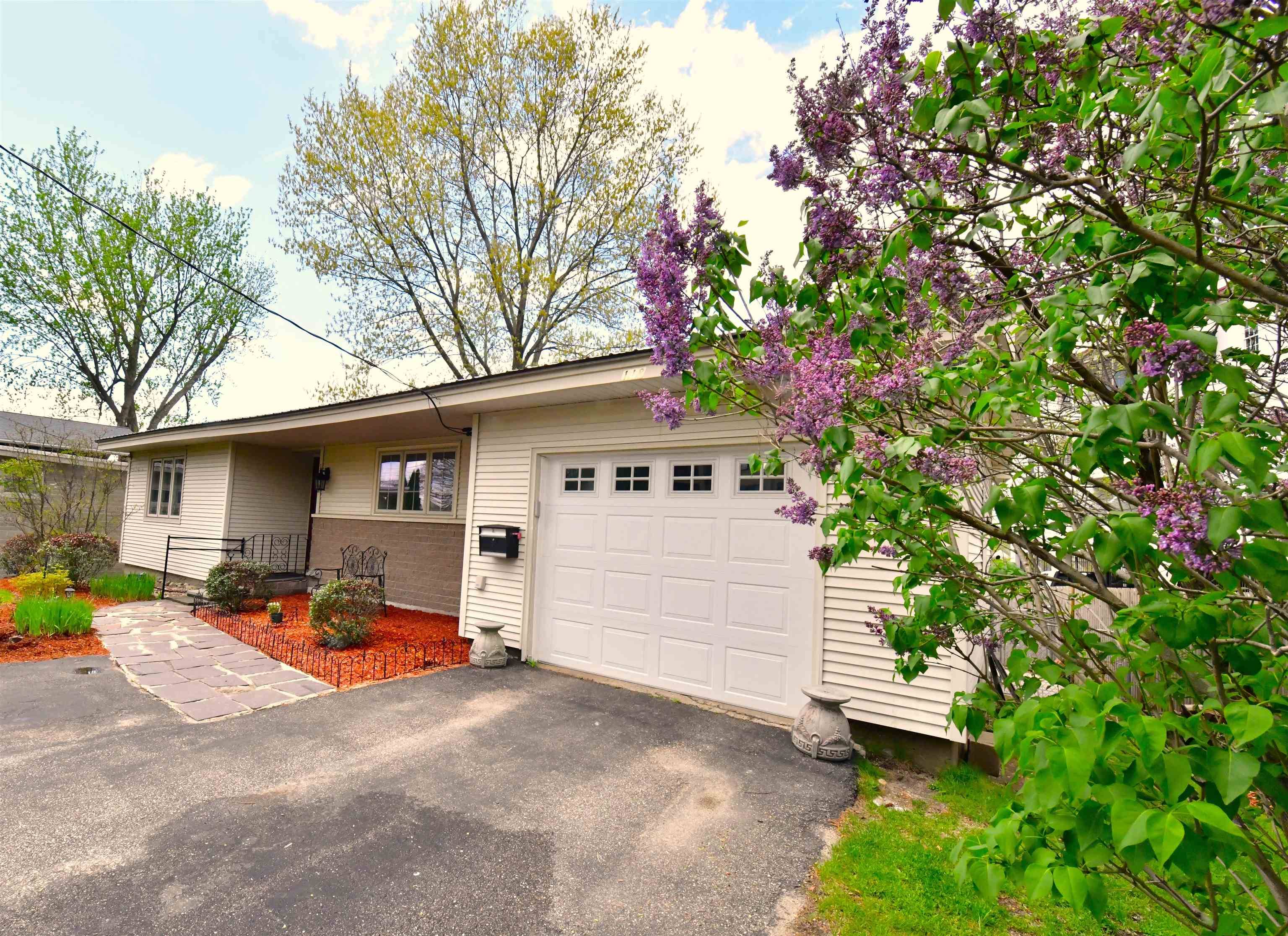Manchester, NH 03104,118 River RD