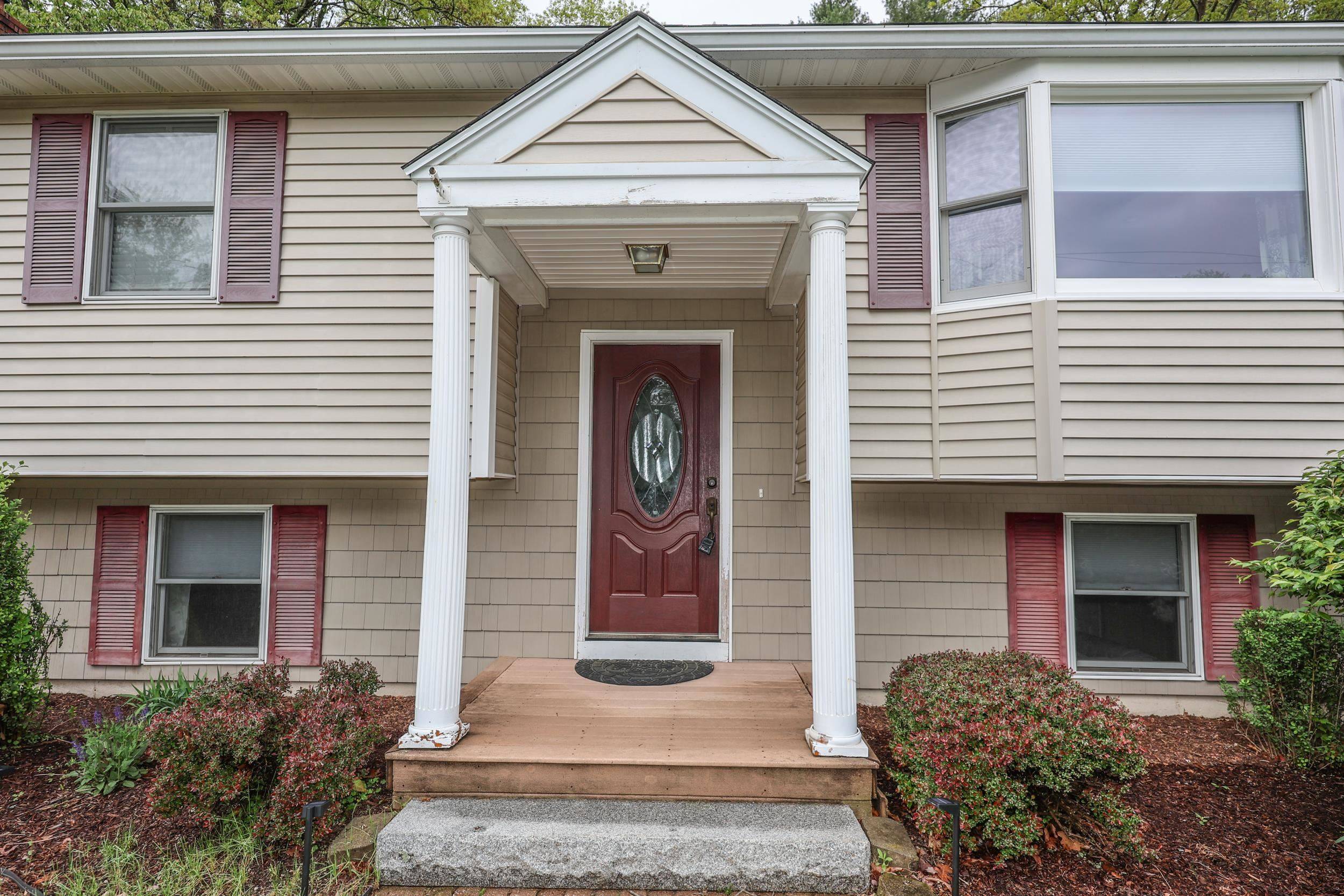 Hudson, NH 03051,8 Nevens ST