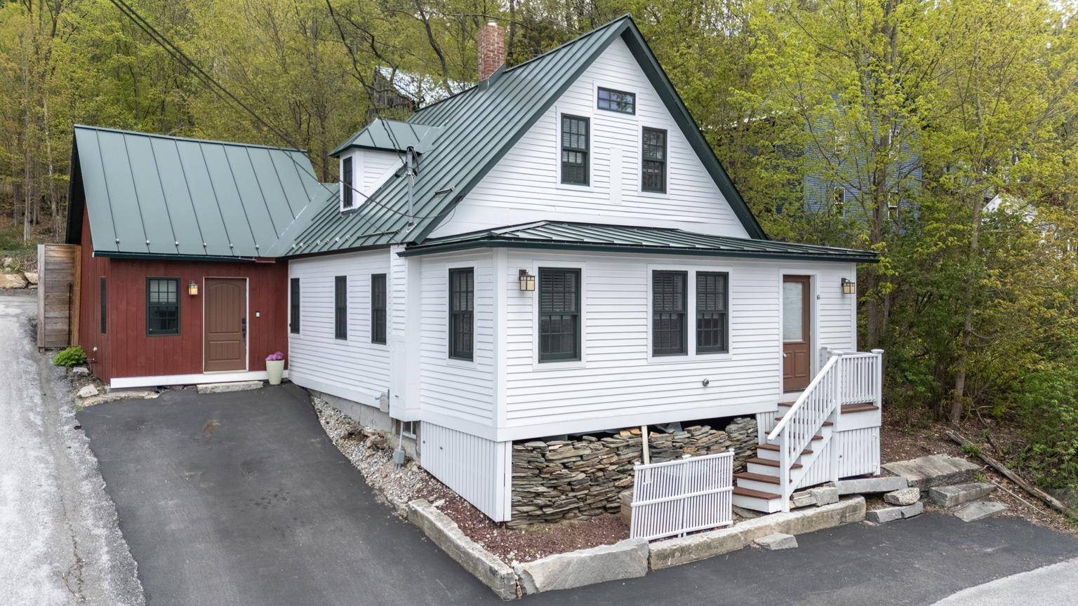Sunapee, NH 03782,61 Central ST