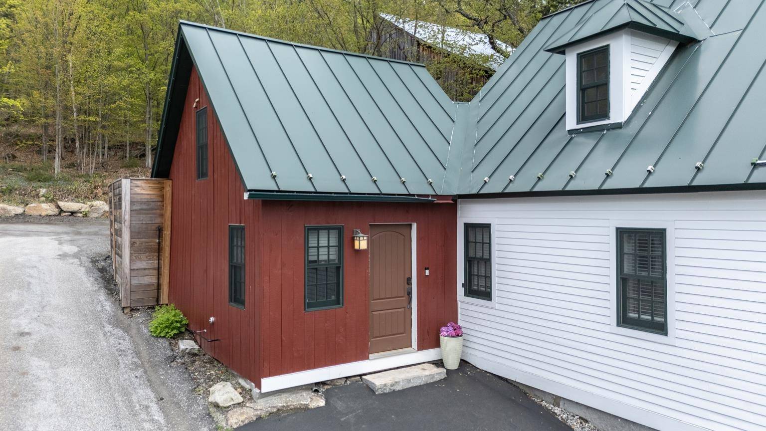 Sunapee, NH 03782,61 Central ST