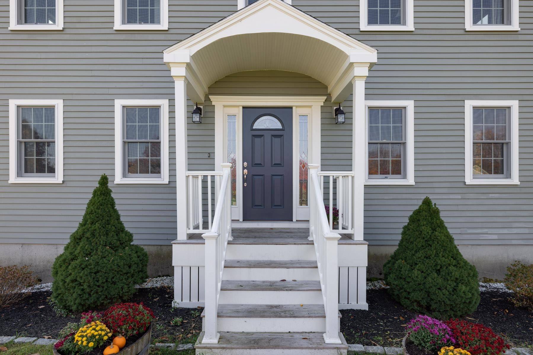 Stratham, NH 03885,3 Jewett LN