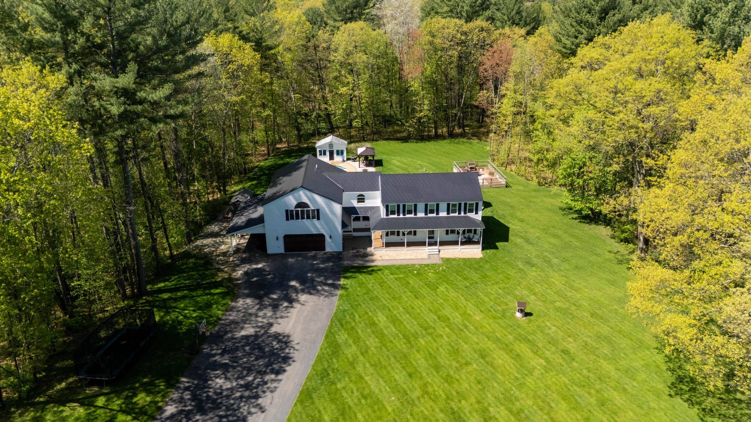 Hudson, NH 03051,9 Williams DR