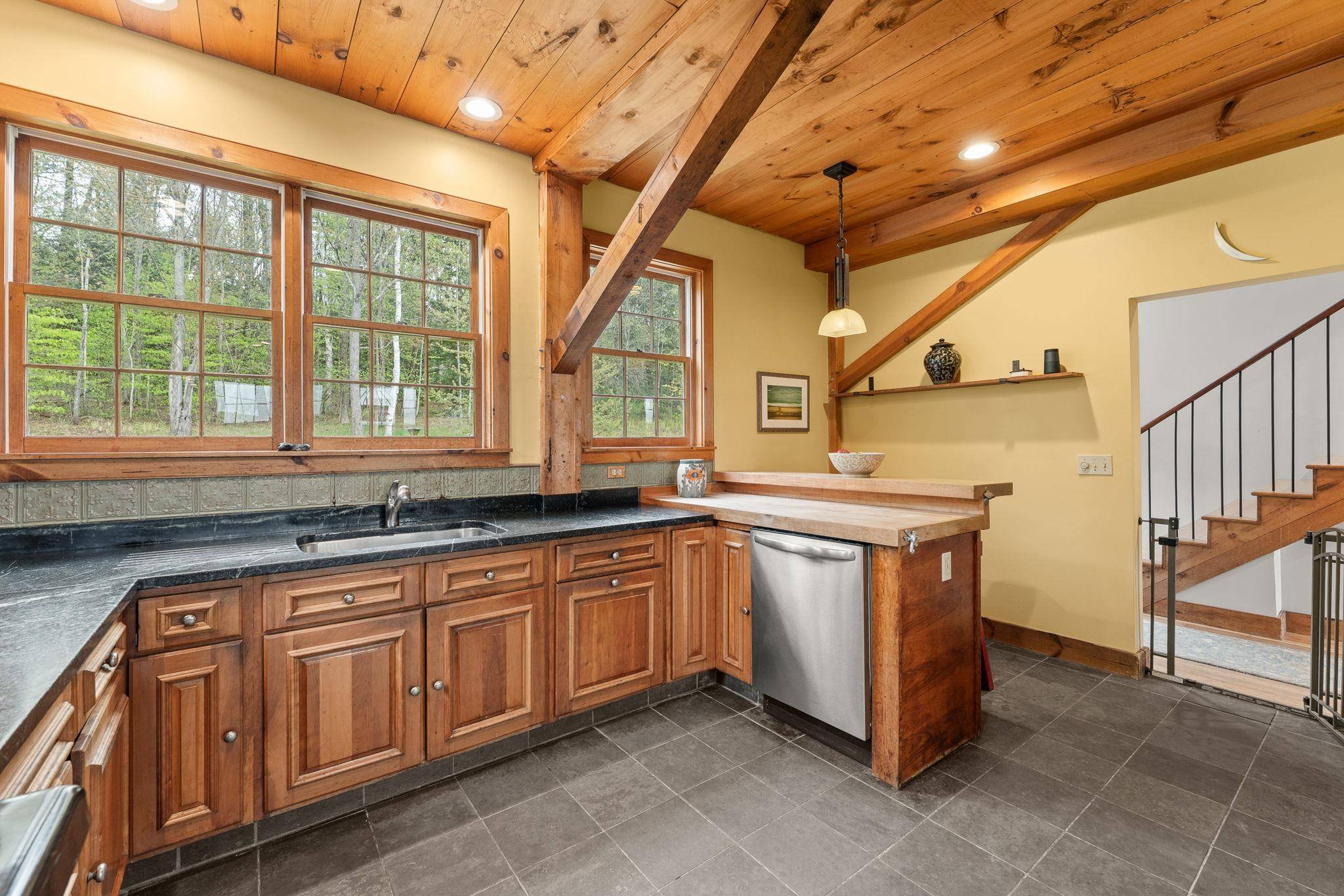 158 Rice RD Hartland, VT 05048
